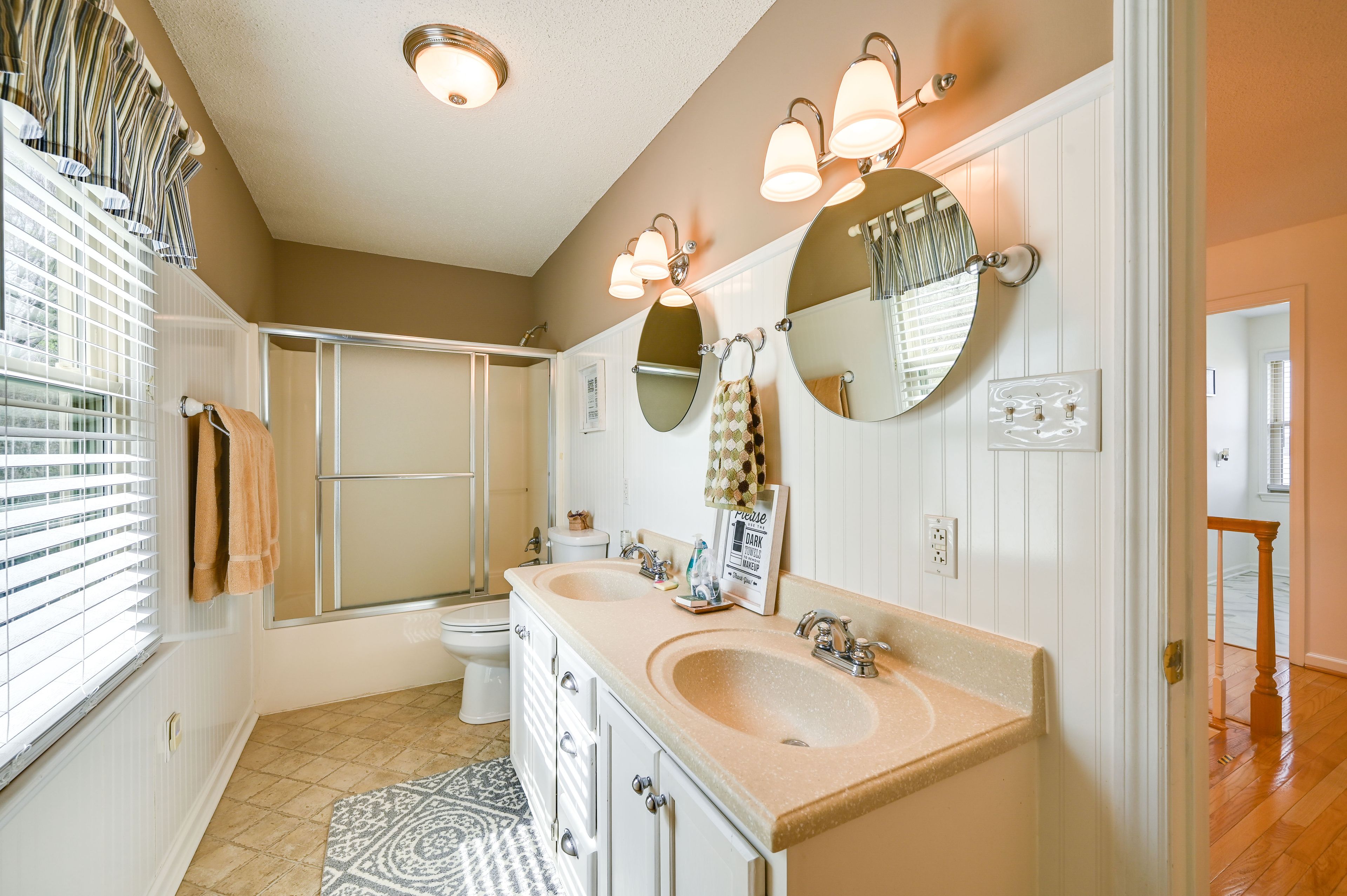 Full Bathroom | 2nd Floor