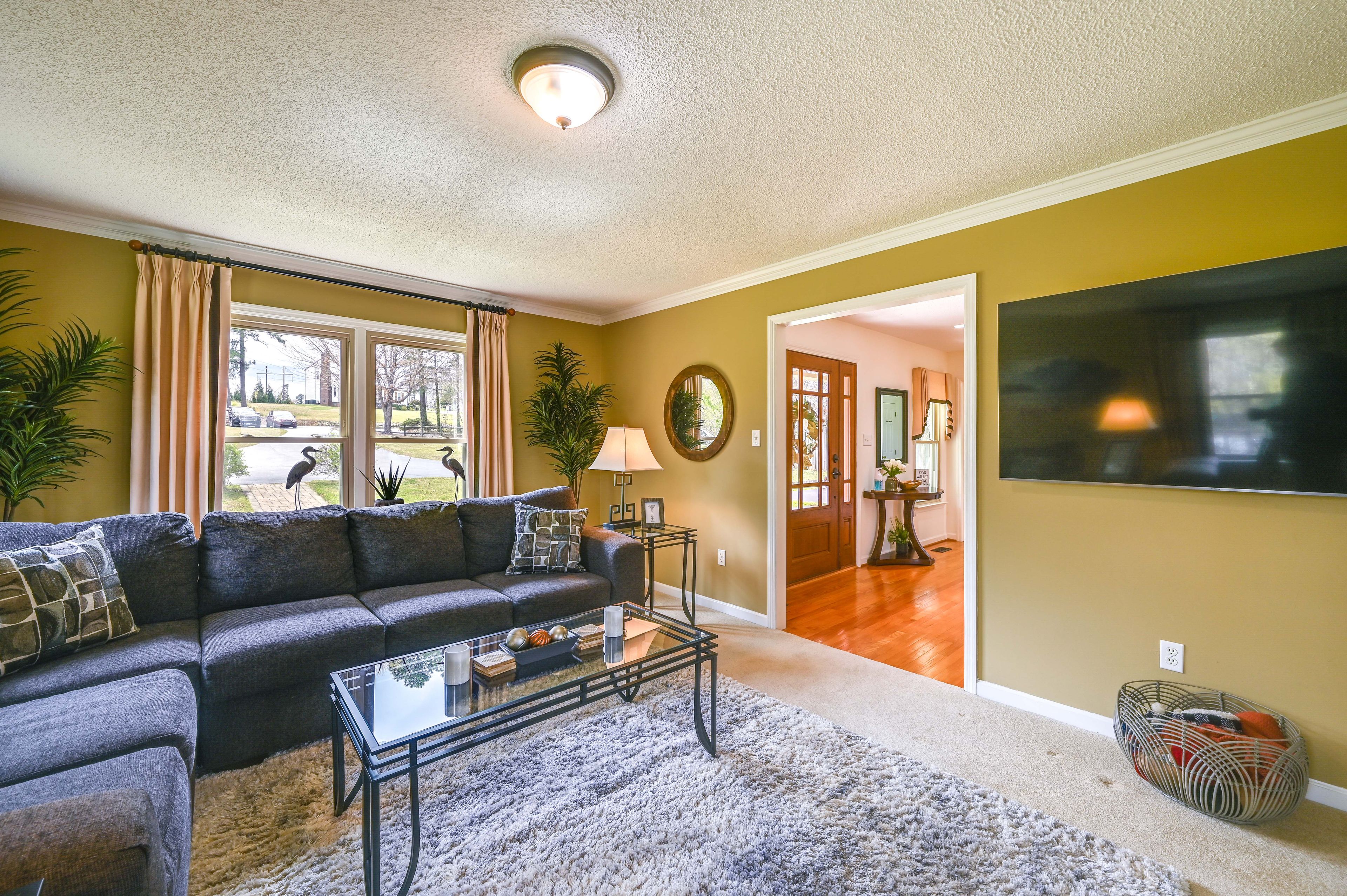 Living Area | 1st Floor | Smart TV w/ Cable