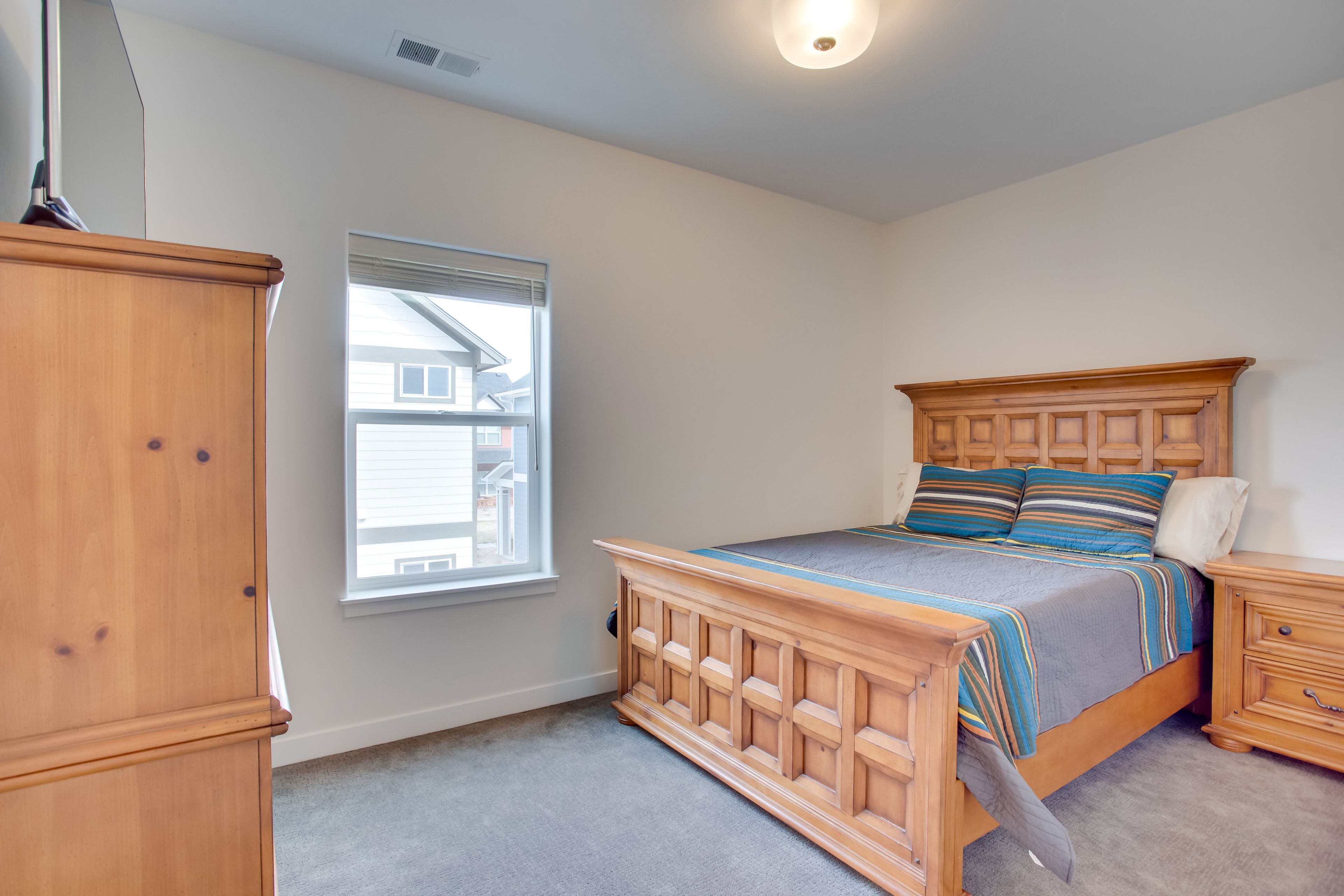 Bedroom 2 | 2nd Floor | Queen Bed