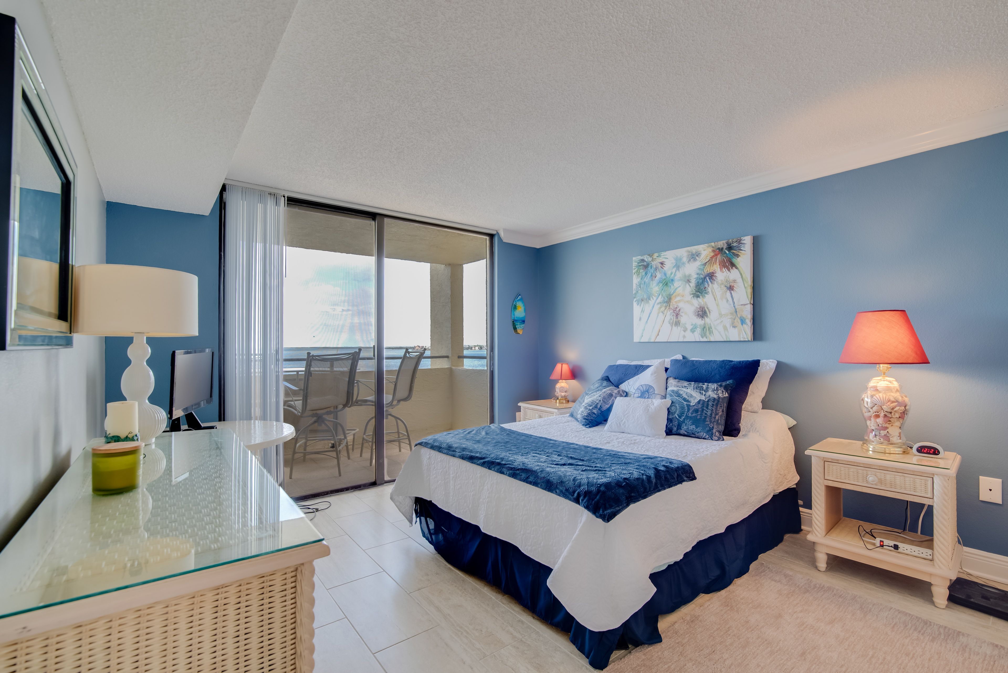 Bedroom | King Bed | En-Suite Bathroom