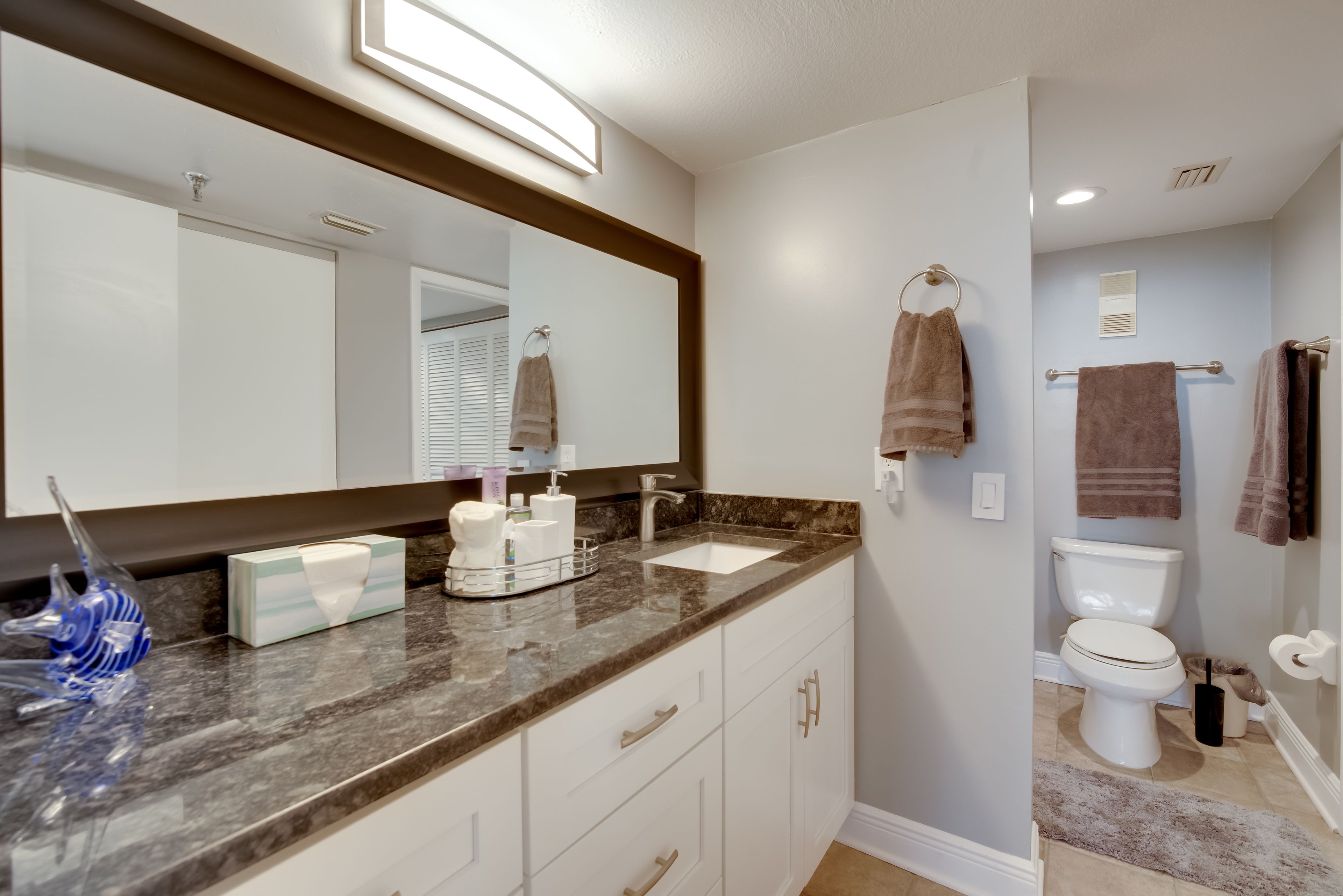 En-Suite Bathroom | Linens/Towels Provided | Complimentary Toiletries