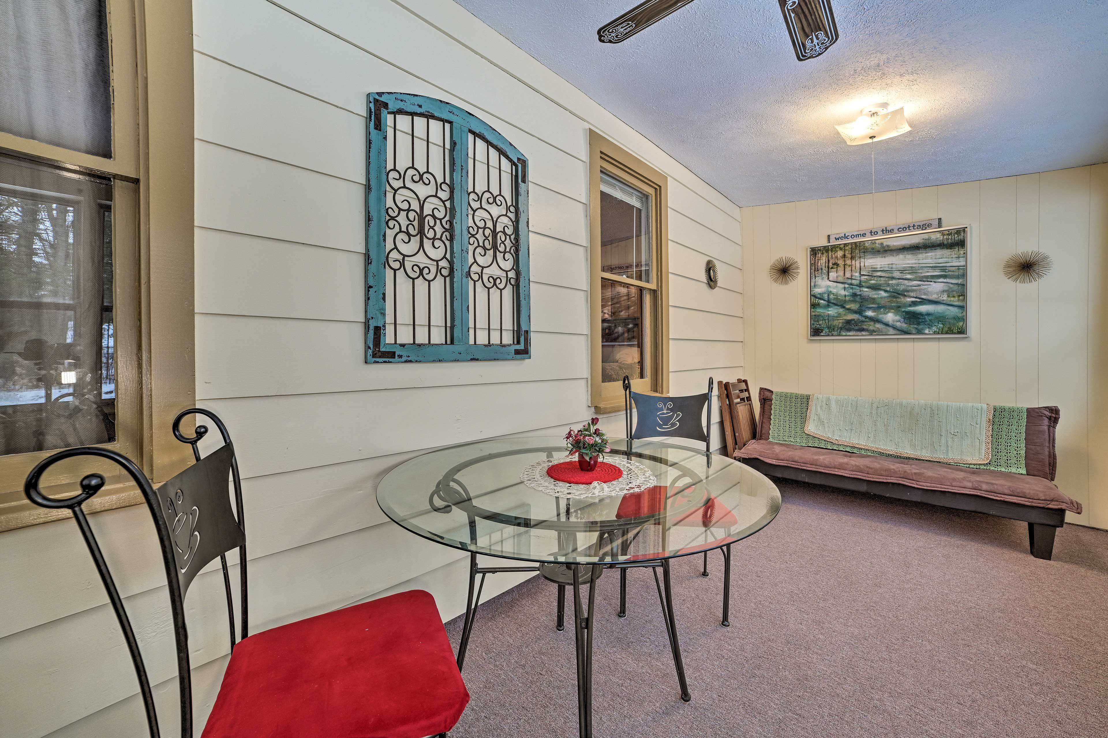 Enclosed Porch | Free WiFi | 1 Exterior Security Camera | Pet Fee