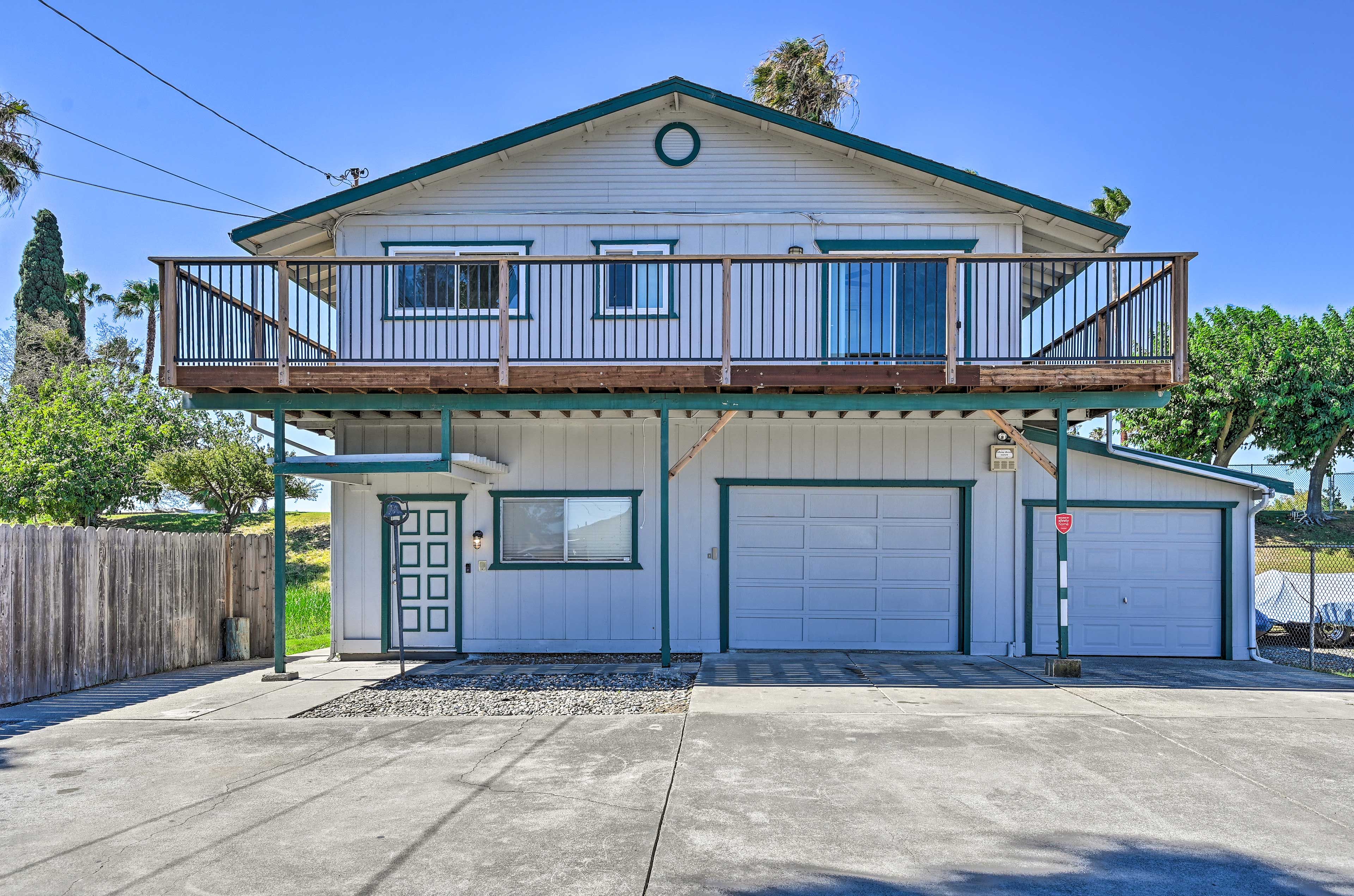 Home Exterior | Driveway Parking (1 Vehicle)