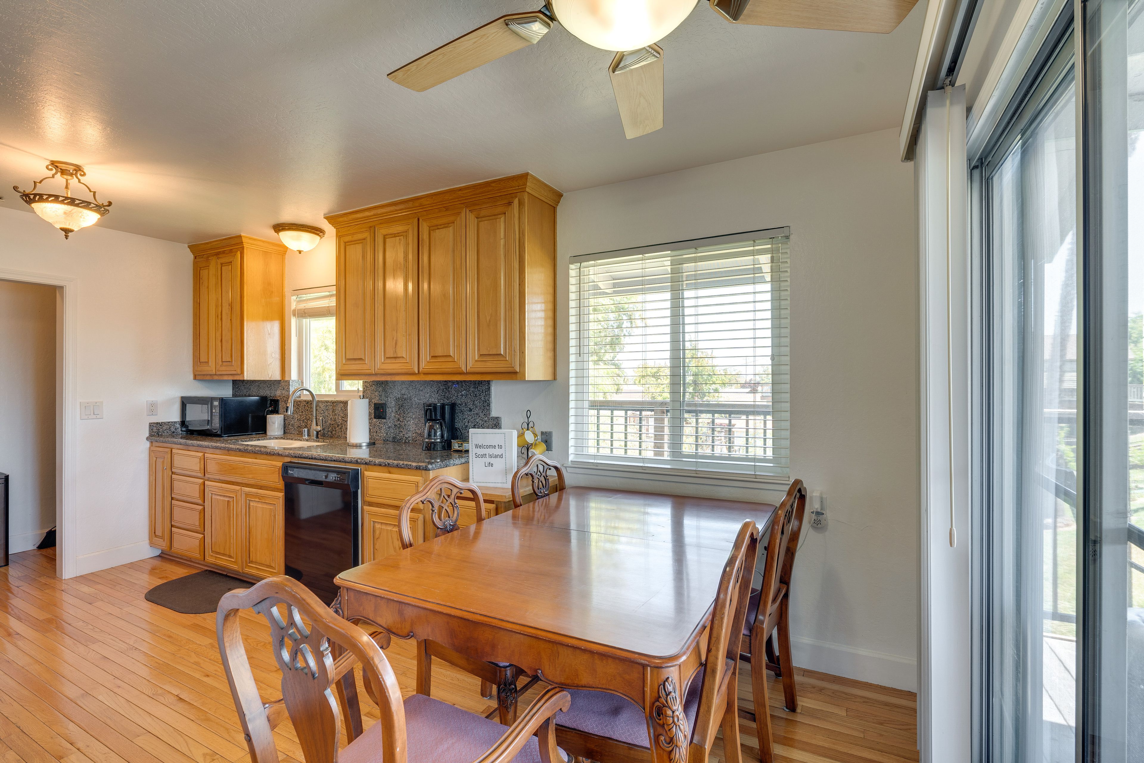 Dining Area | Dishes & Flatware Provided