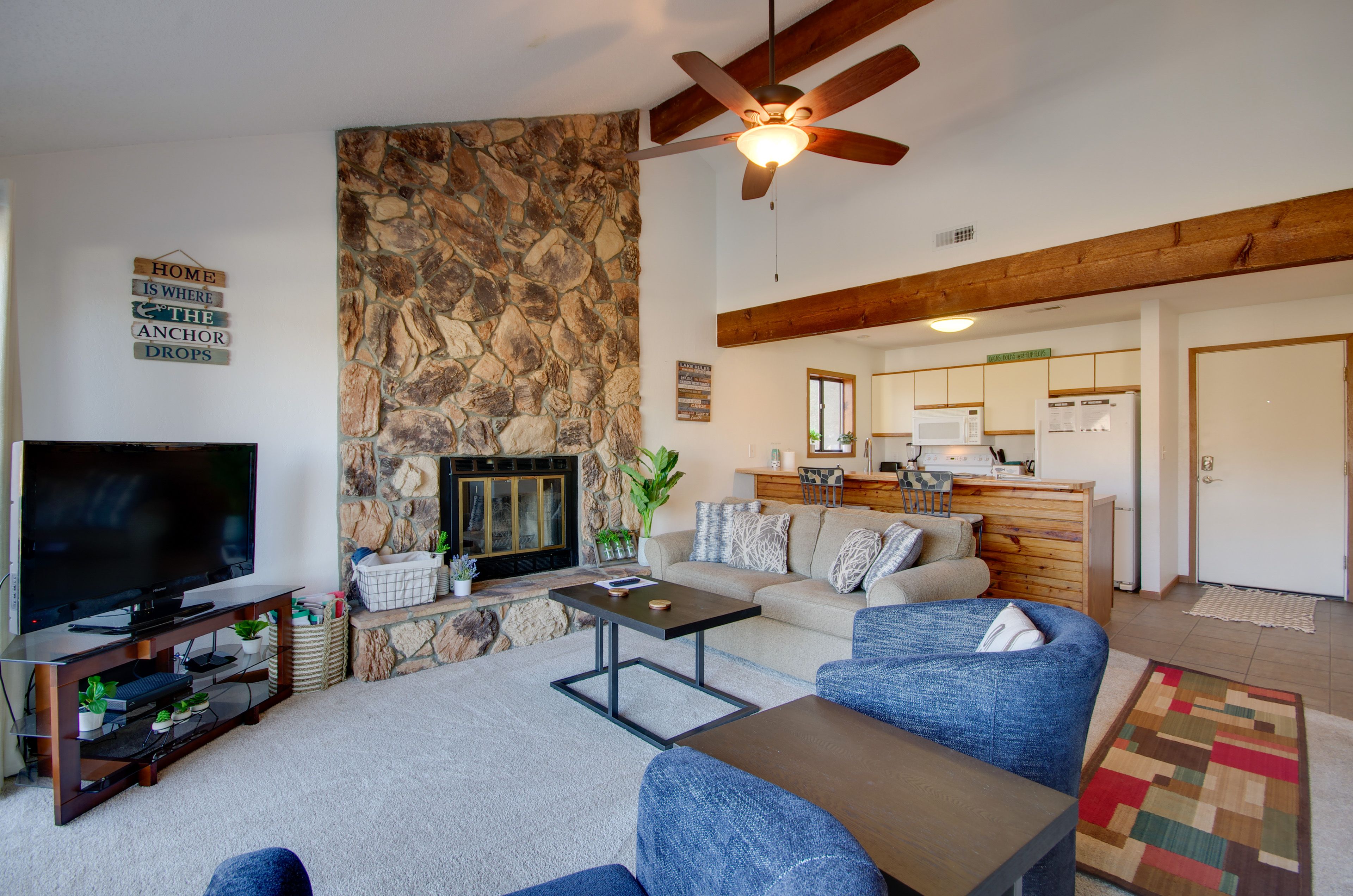 Living Room | Smart TV | Full Sleeper Sofa | Free WiFi
