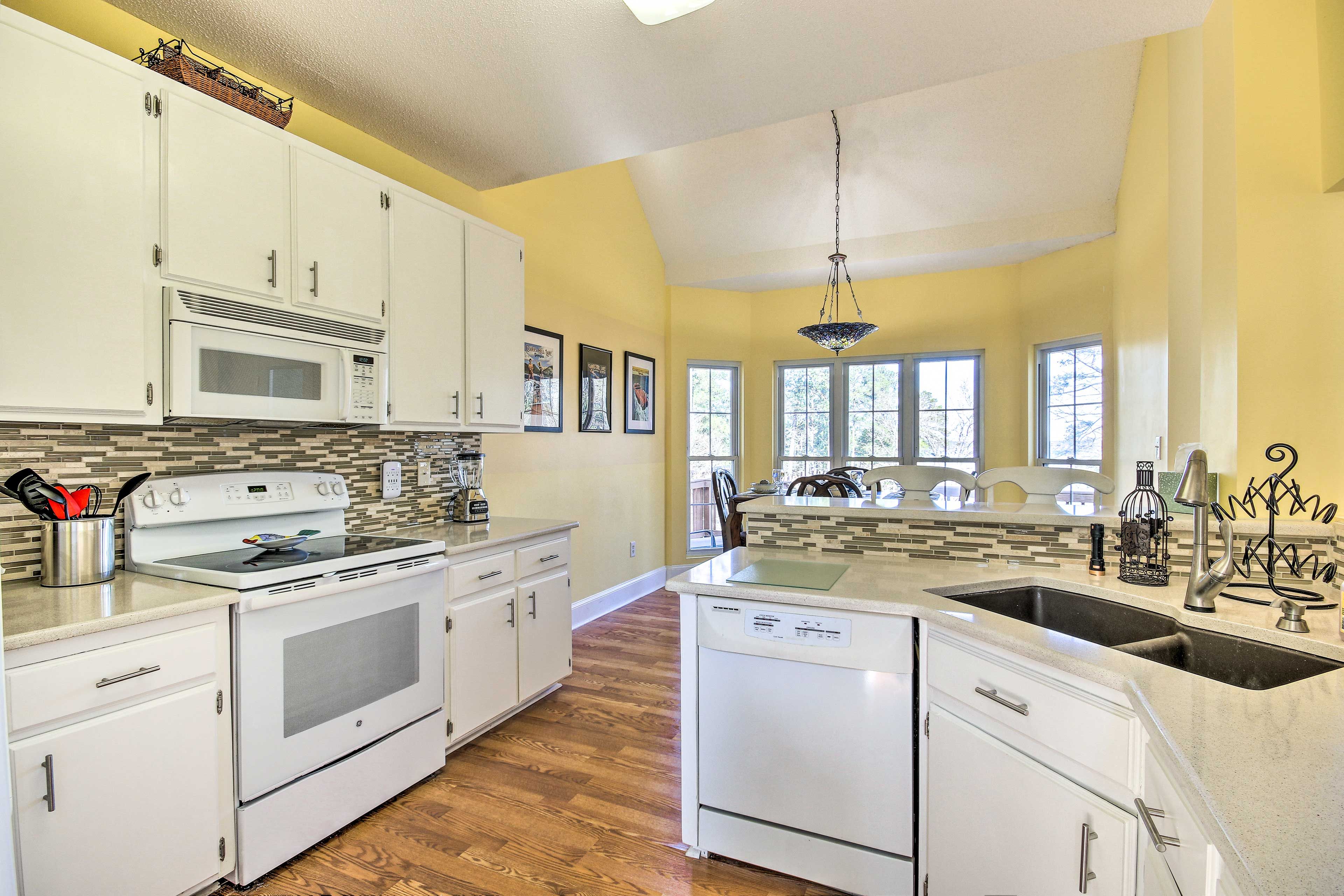 Kitchen | Ice Maker | Water Filter | Trash Bags | Paper Towels