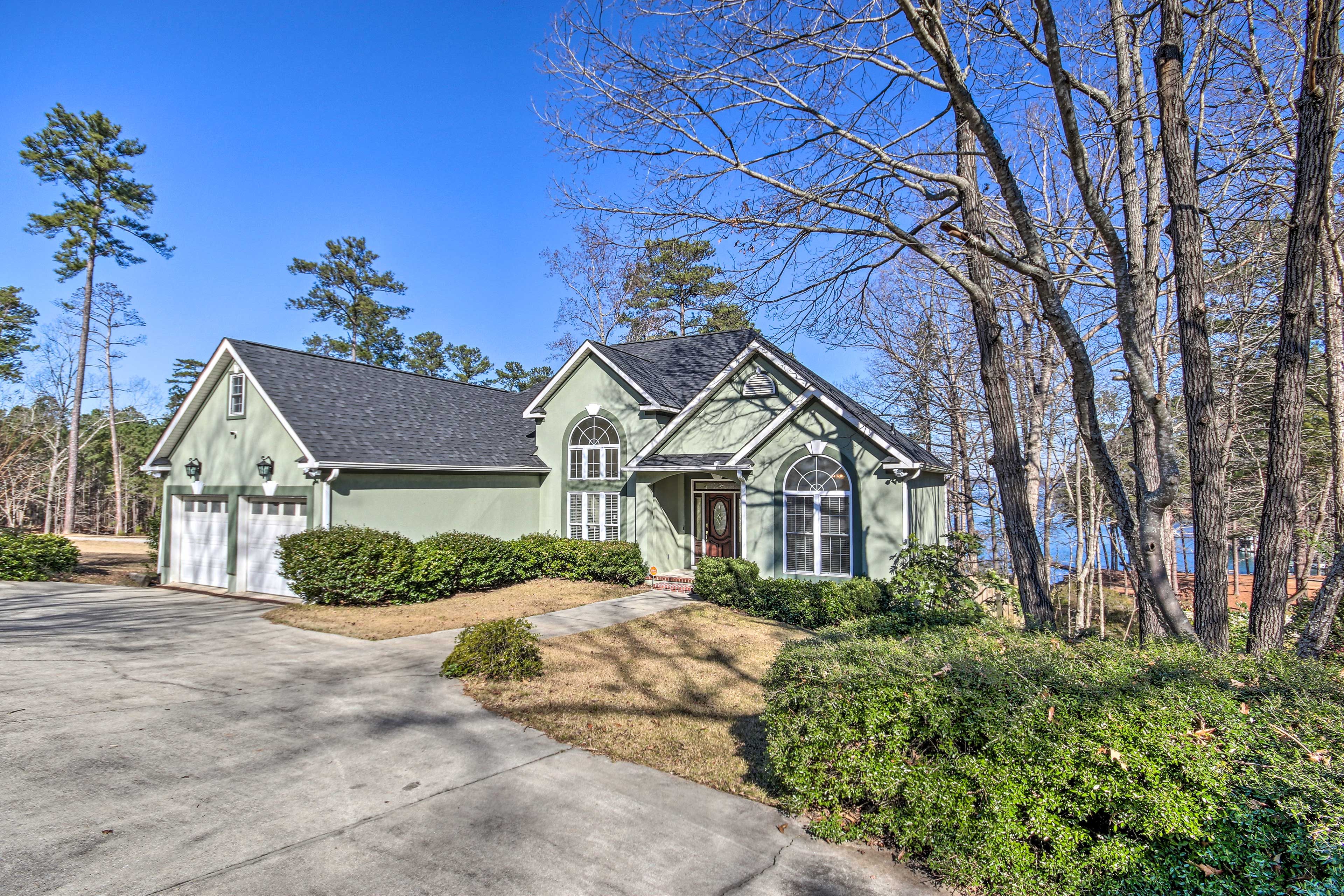 Property Exterior | Parking | Garage (1 Vehicle) | Driveway (4 Vehicles)