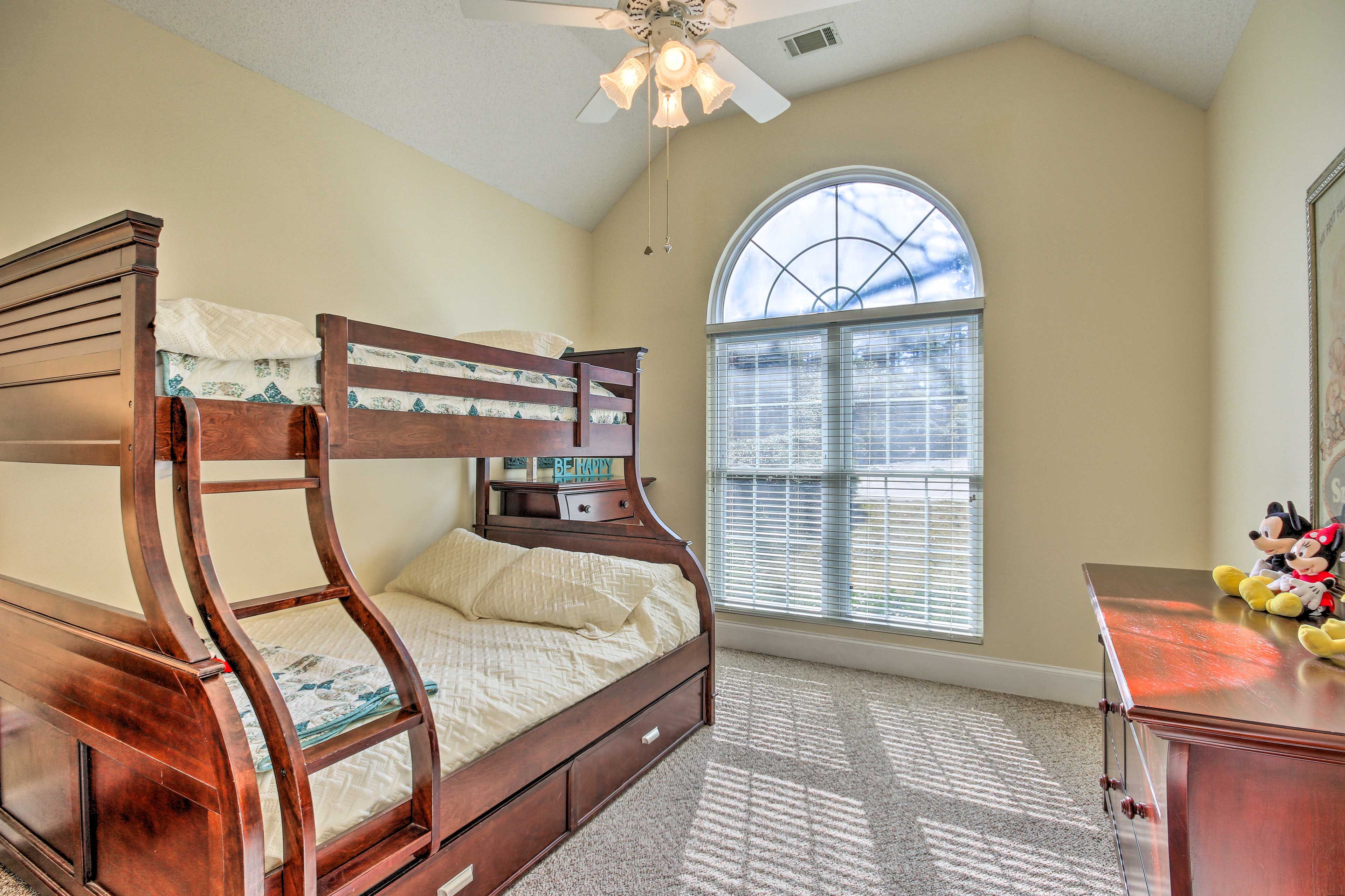 Bedroom 3 | Twin/Full Bunk Bed w/ Twin Trundle