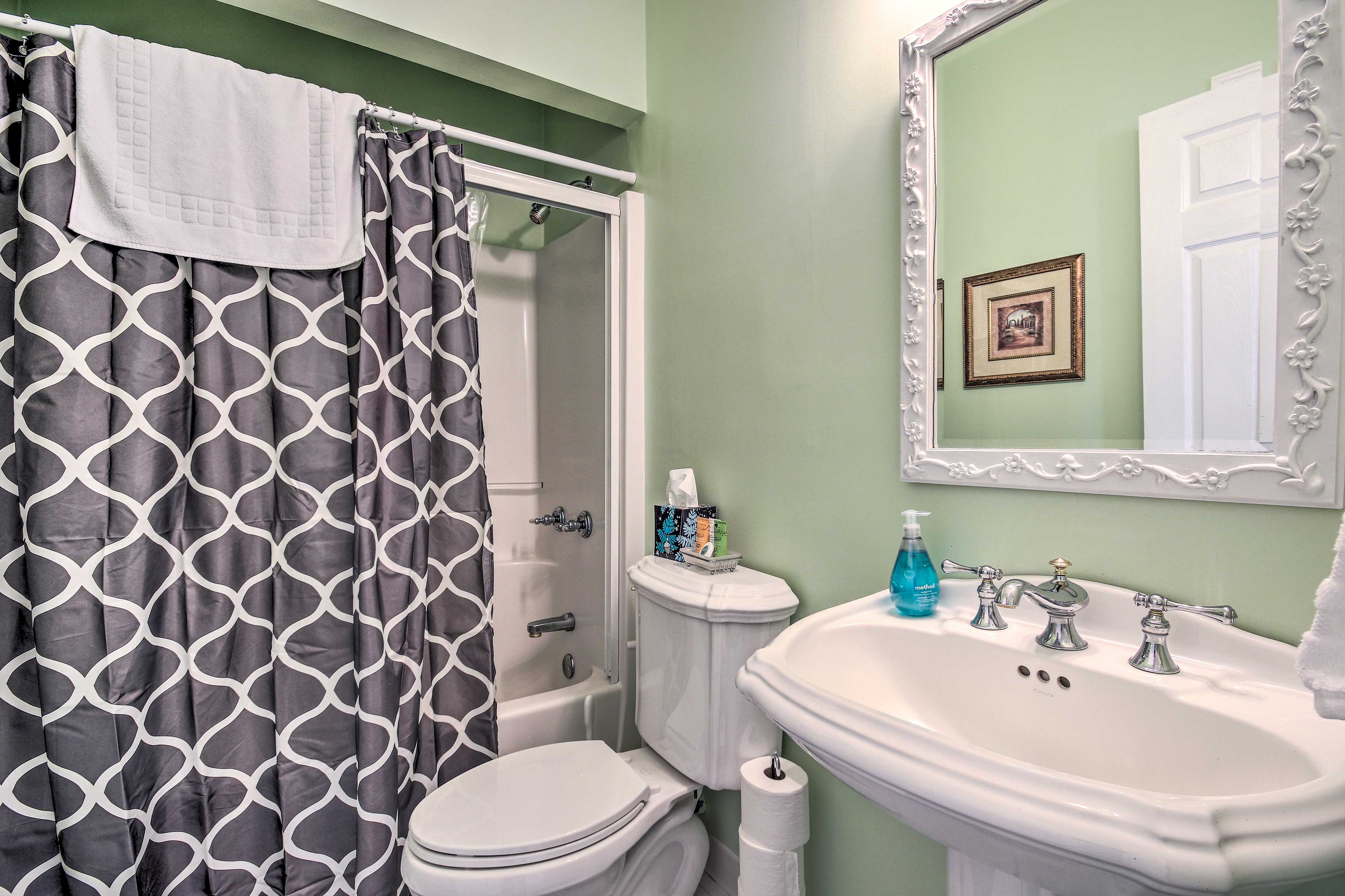 Full Bathroom | Grab Rail in Bath