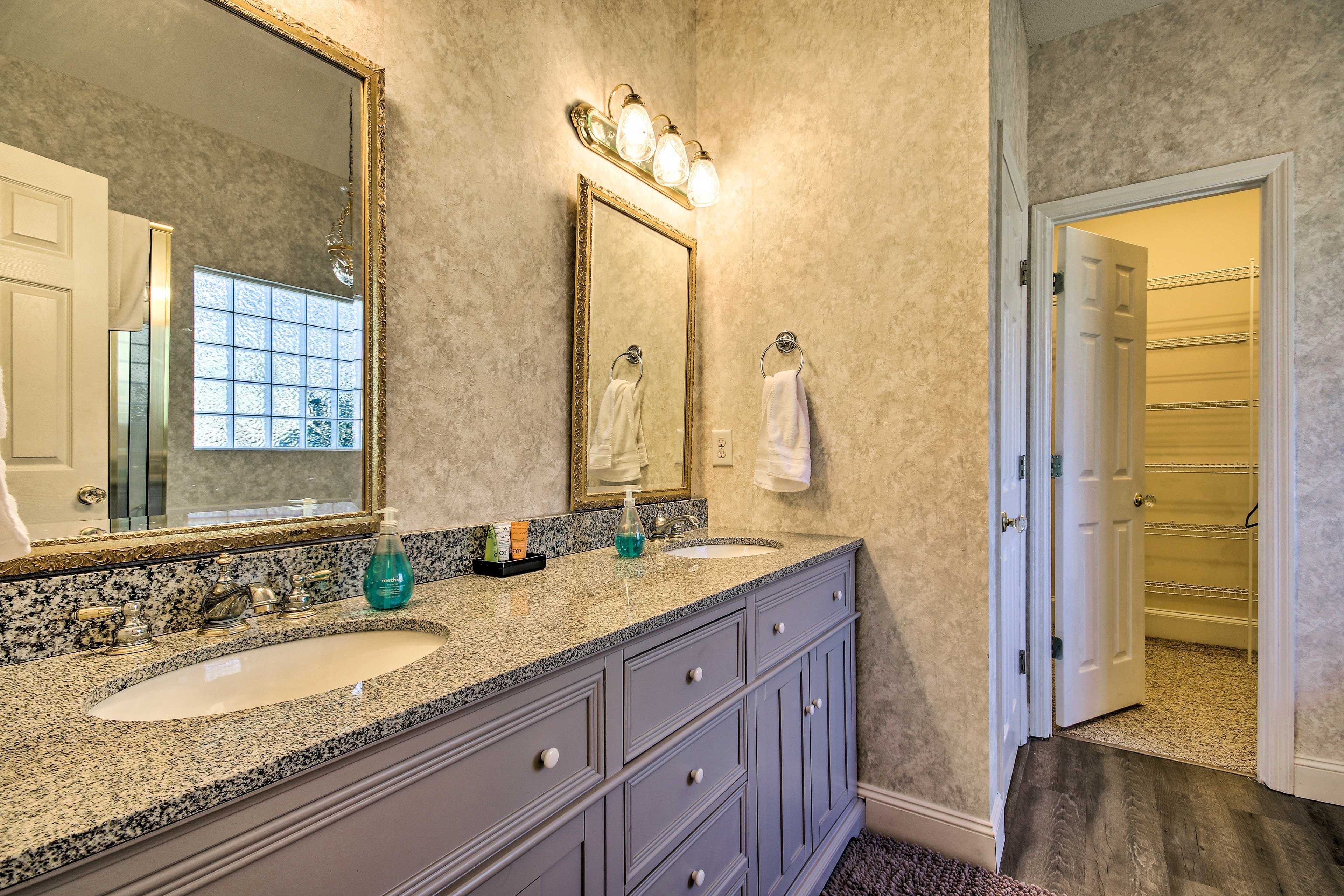 En-Suite Bathroom | Complimentary Toiletries | Hair Dryers | Towels Provided