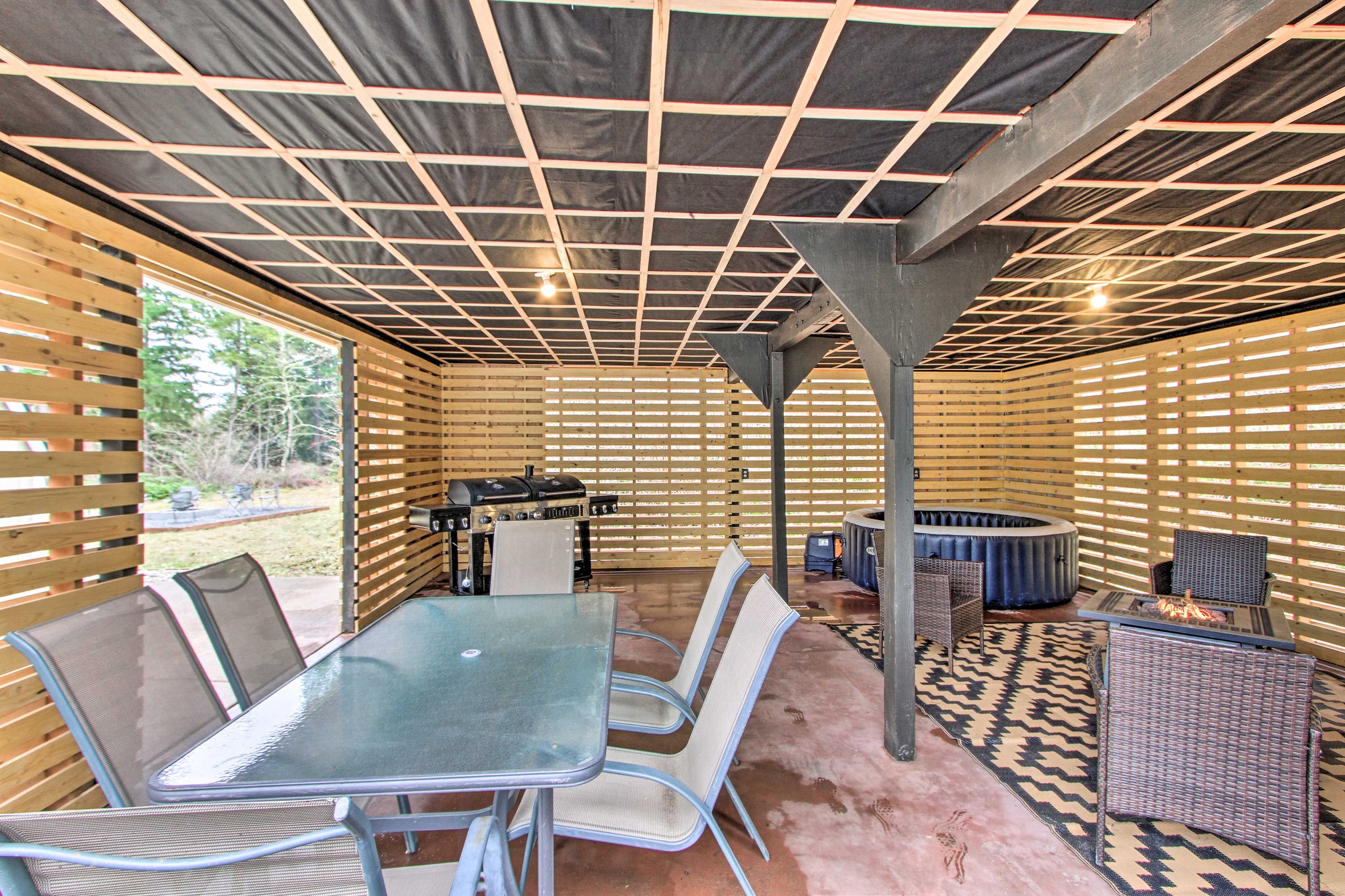 Recreation Room | Grilling Station | Inflatable Hot Tub