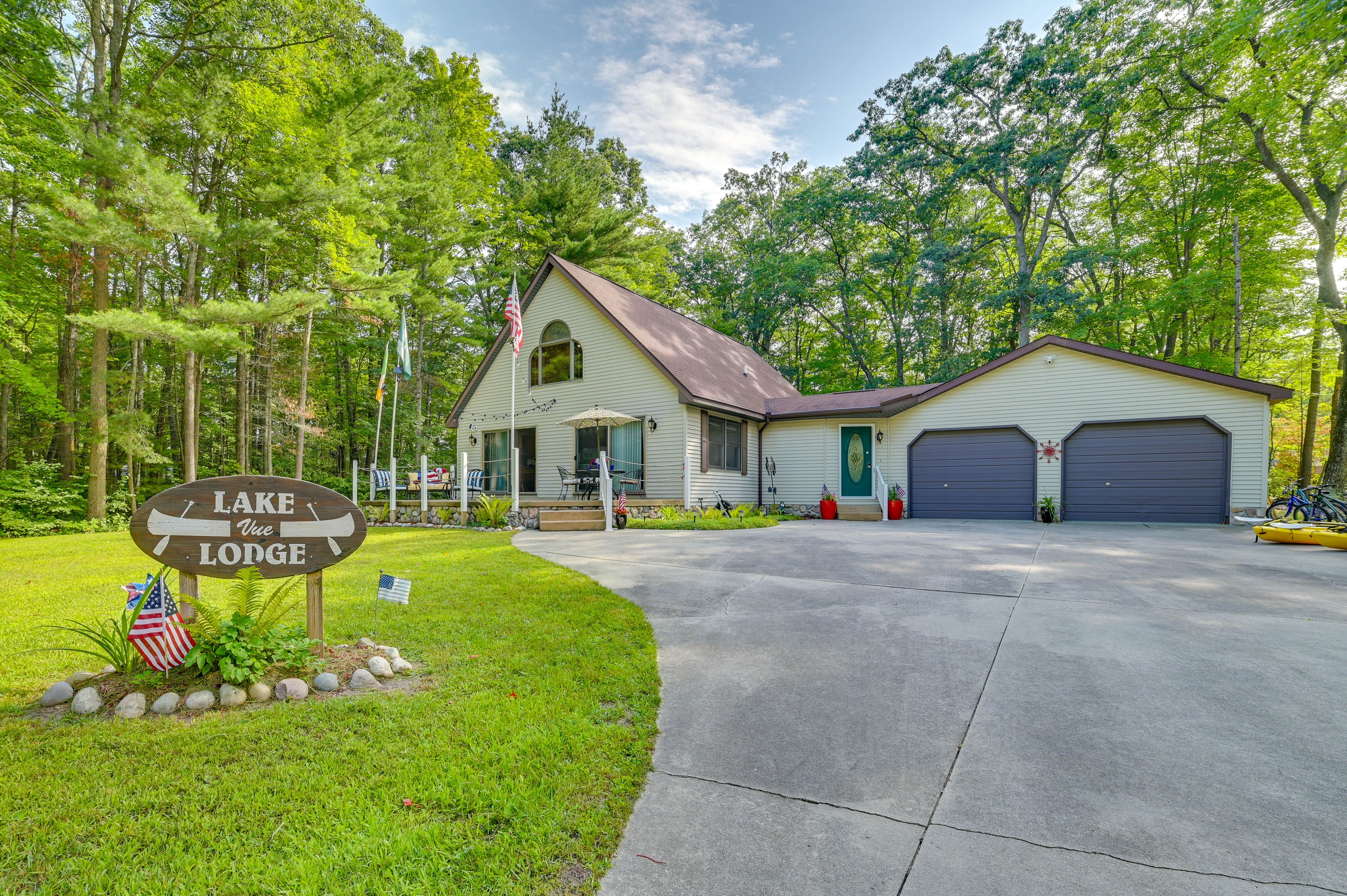Lewiston Vacation Rental | 3BR | 3BA | 2,000 Sq Ft | 2 Stairs Required to Enter