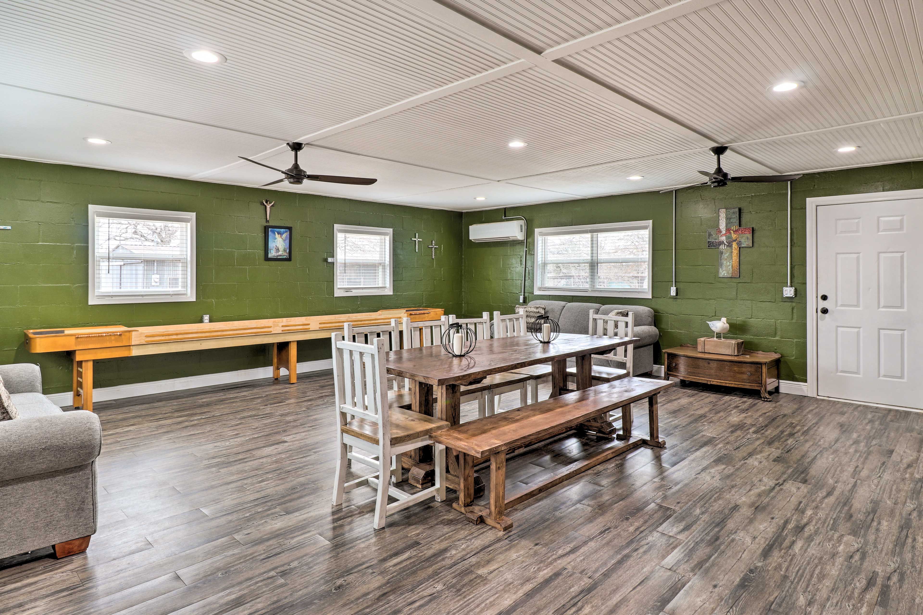 Game Room | Shuffleboard Table