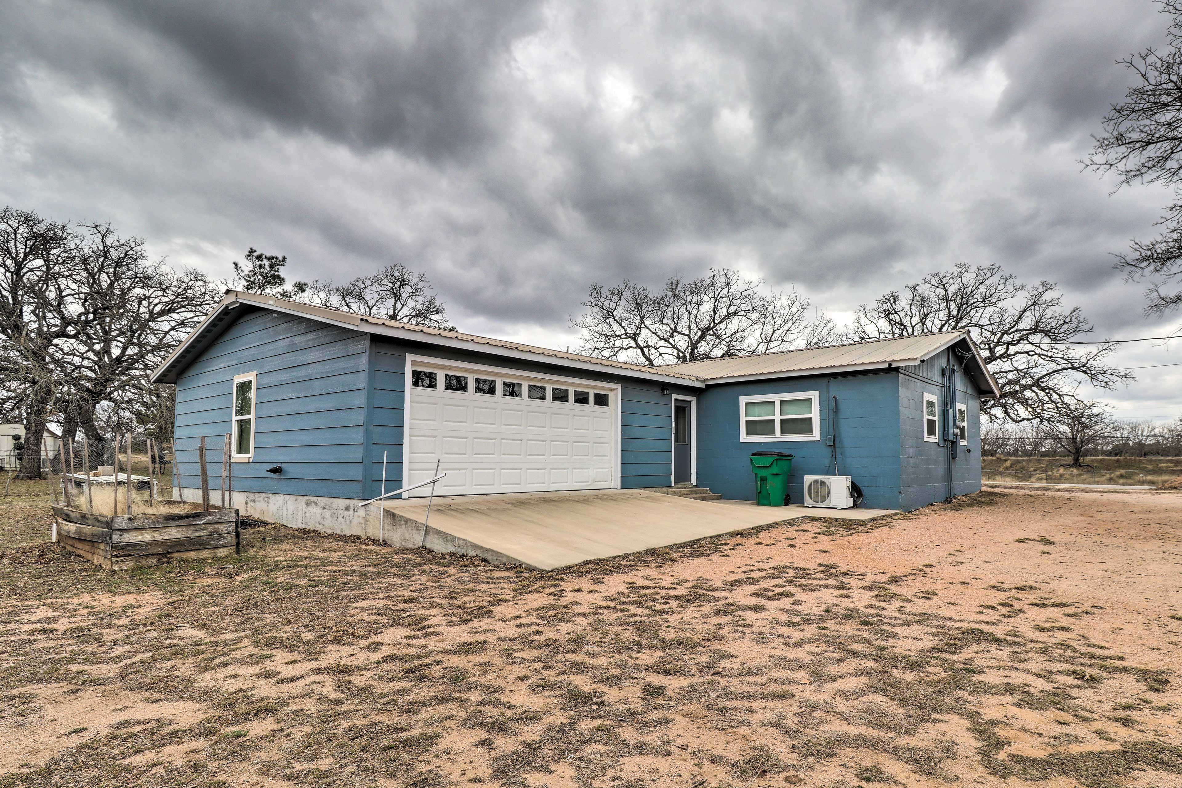Property Exterior | Garage (2 Vehicles)
