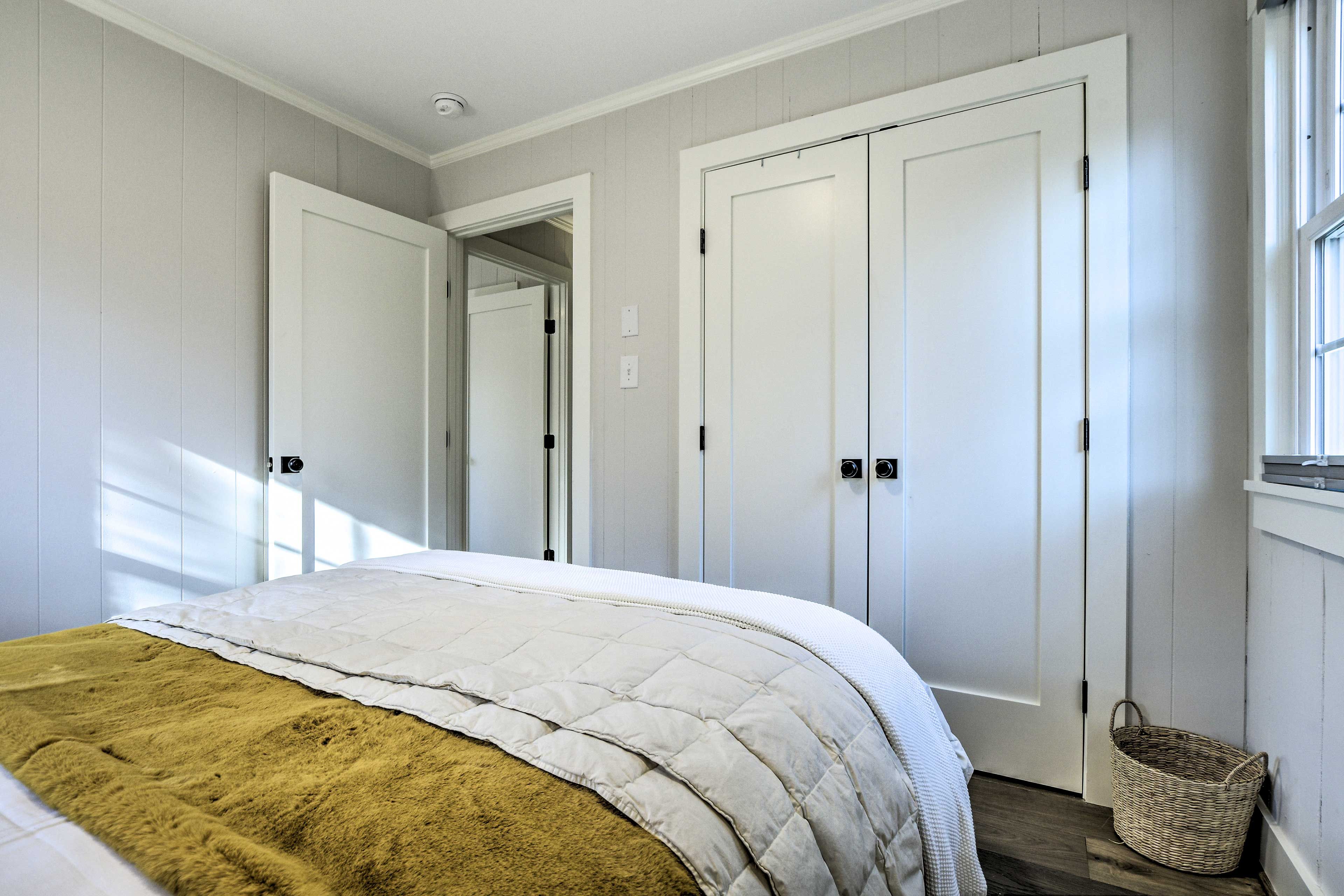 Bedroom 2 | Hangers
