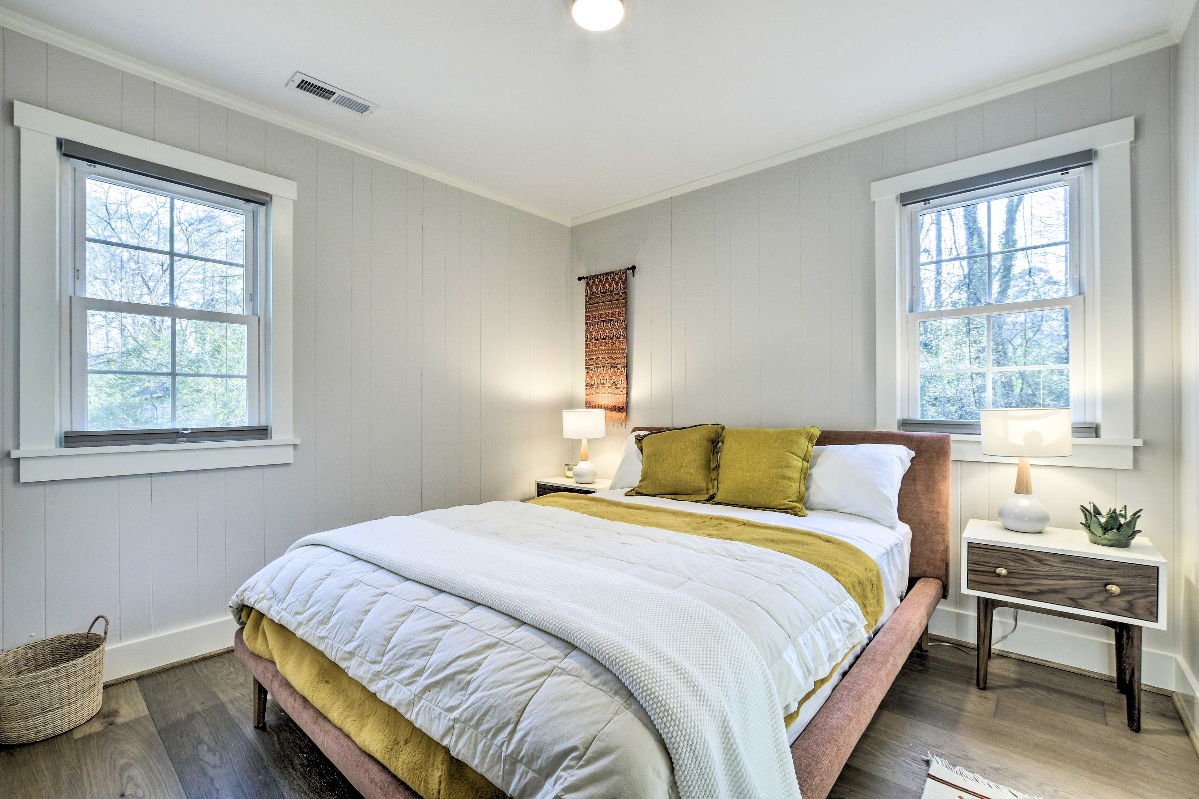 Bedroom 2 | Queen Bed