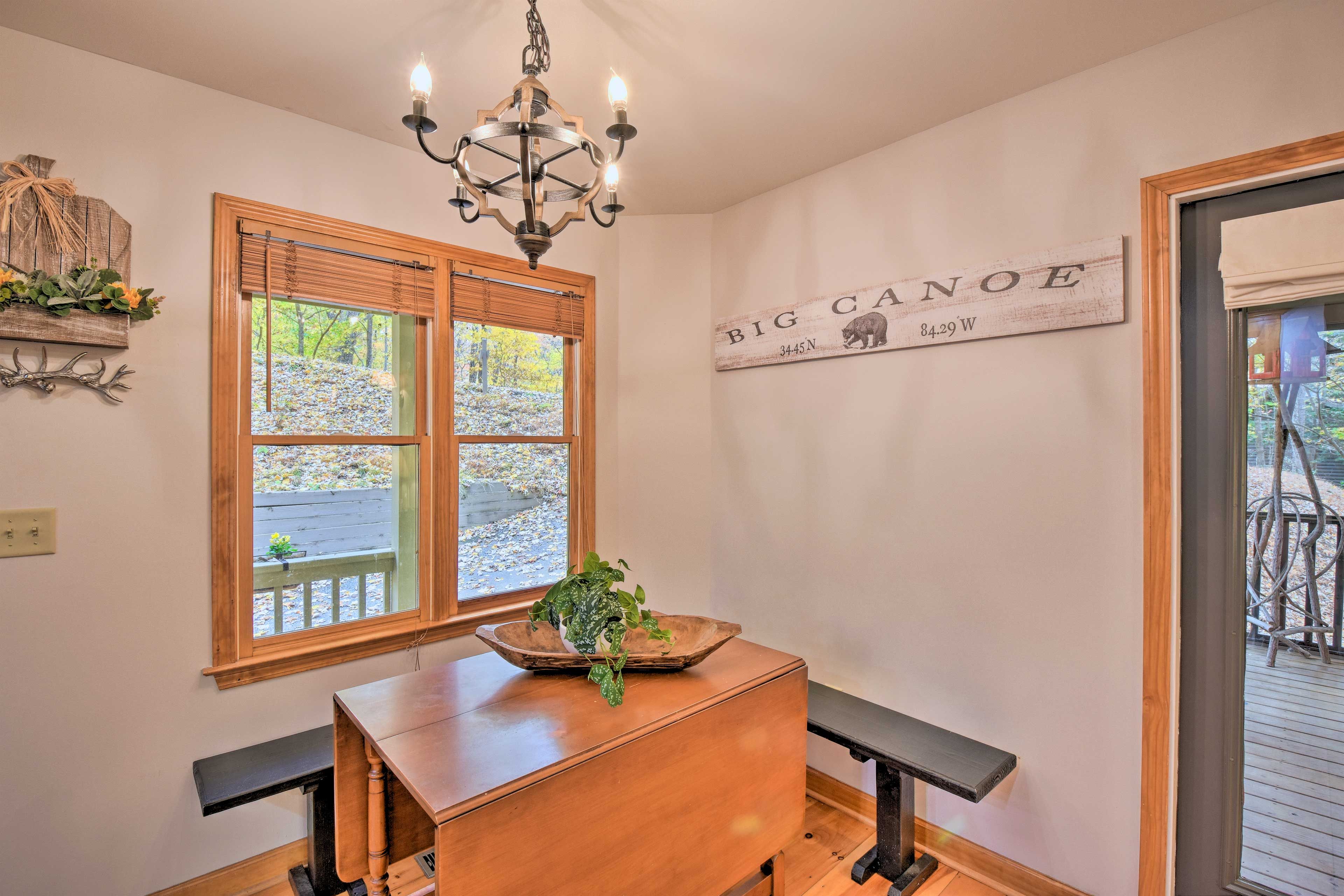 Dining Area | Dishware & Flatware Provided