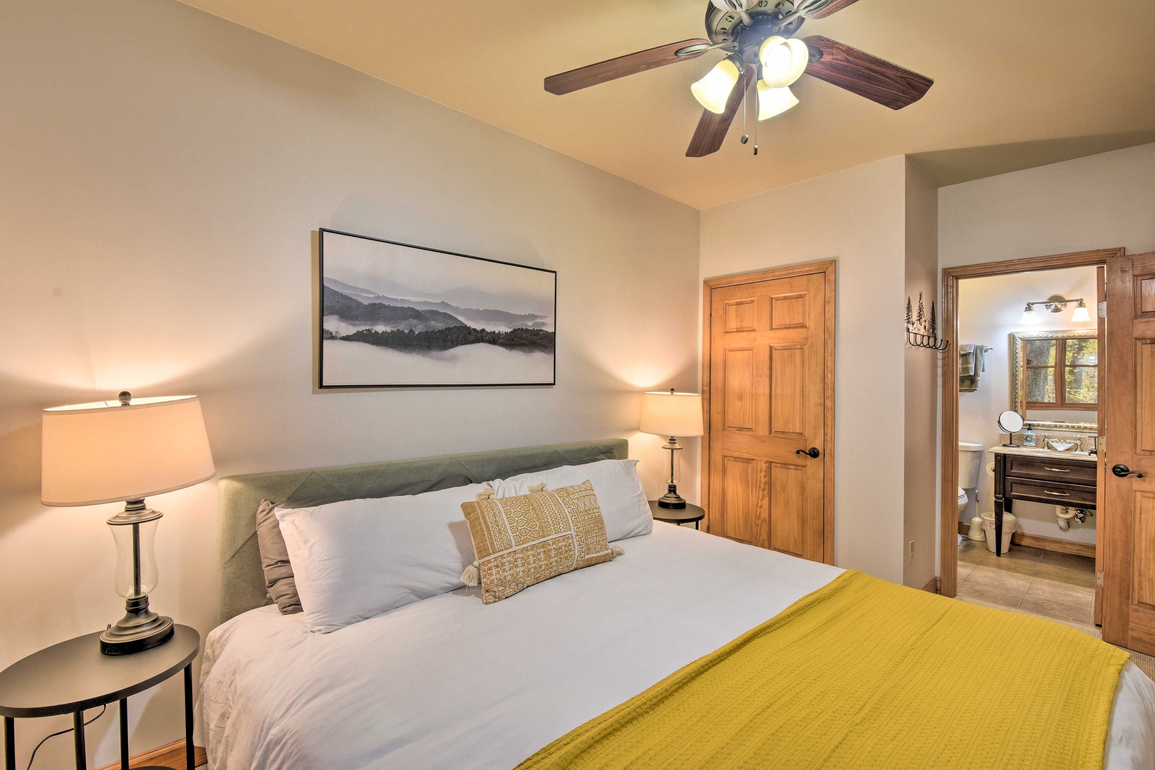 Bedroom 3 | King Bed | Lower Level | En-Suite Bathroom