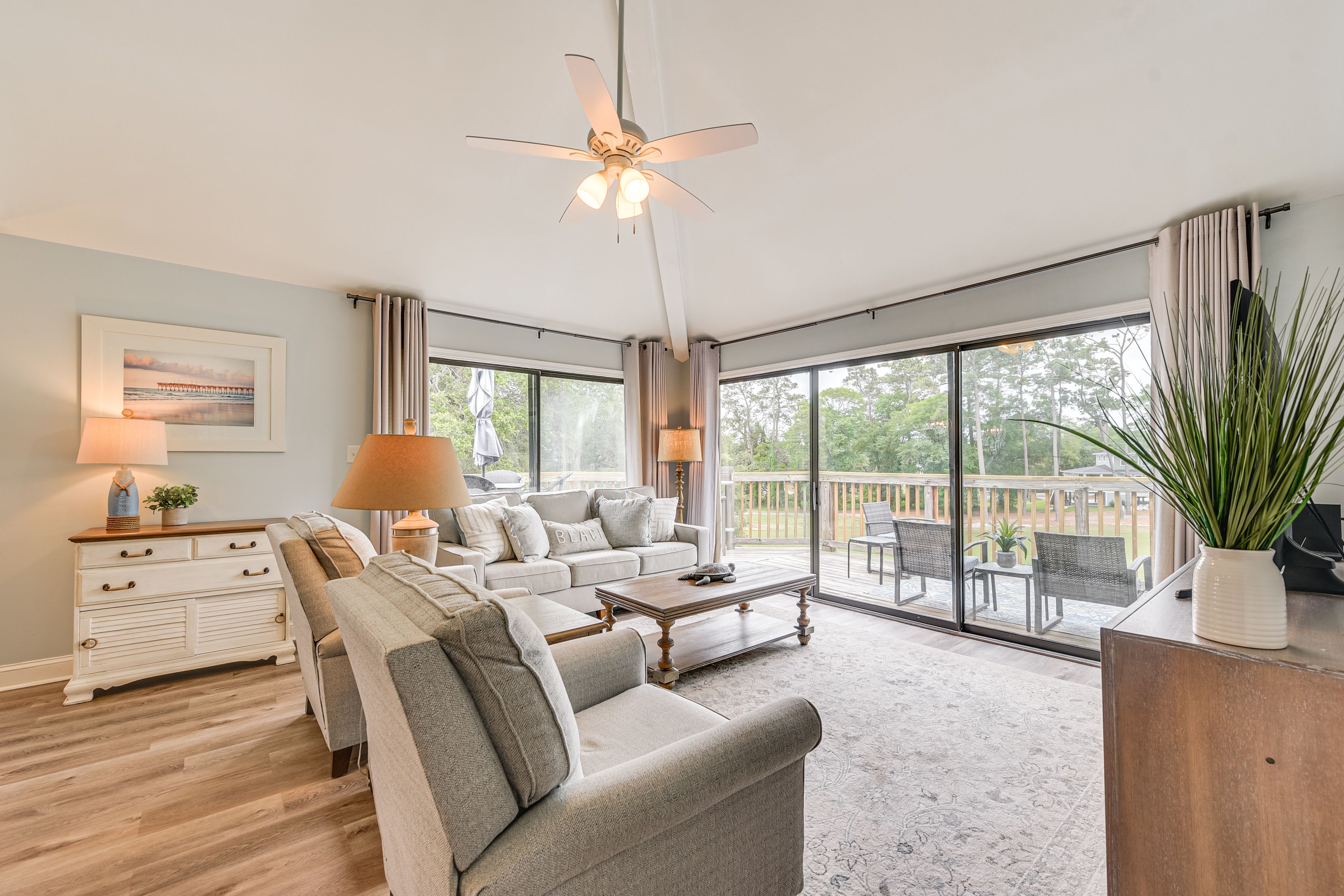 Living Room | Smart TV | Free WiFi