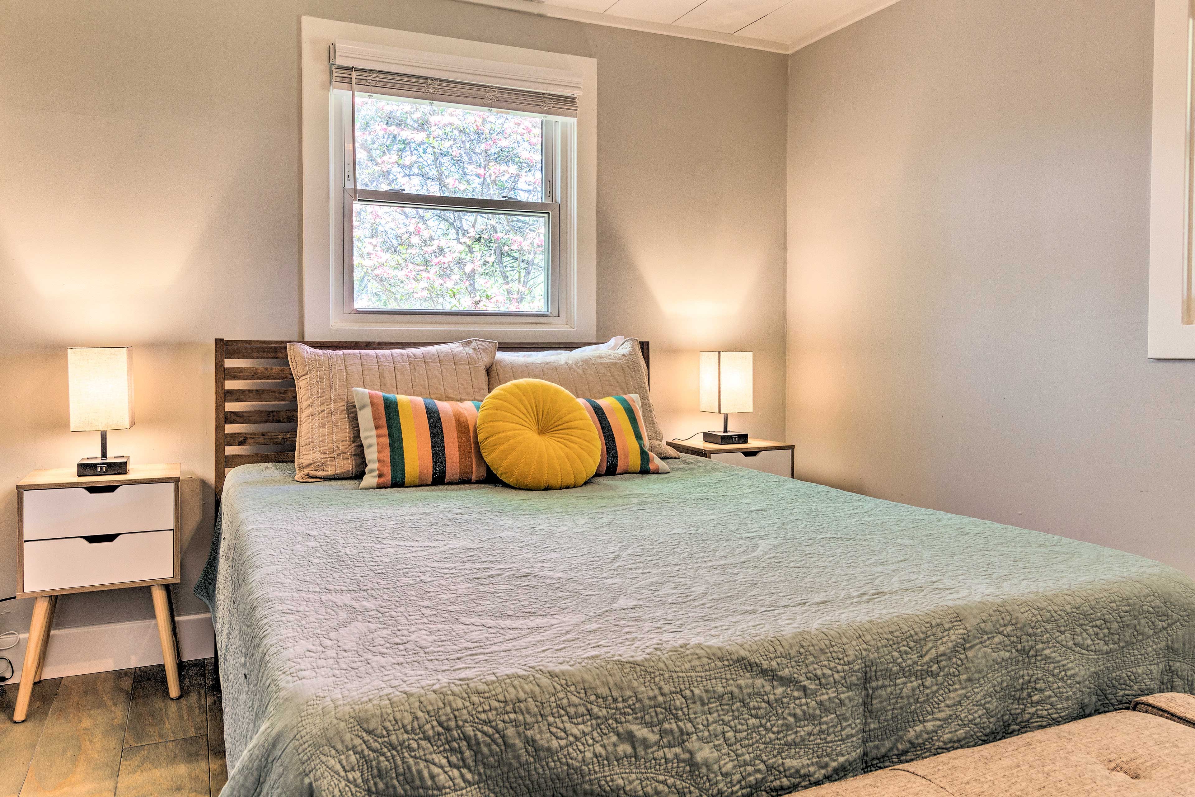 Bedroom 2 | Queen Bed