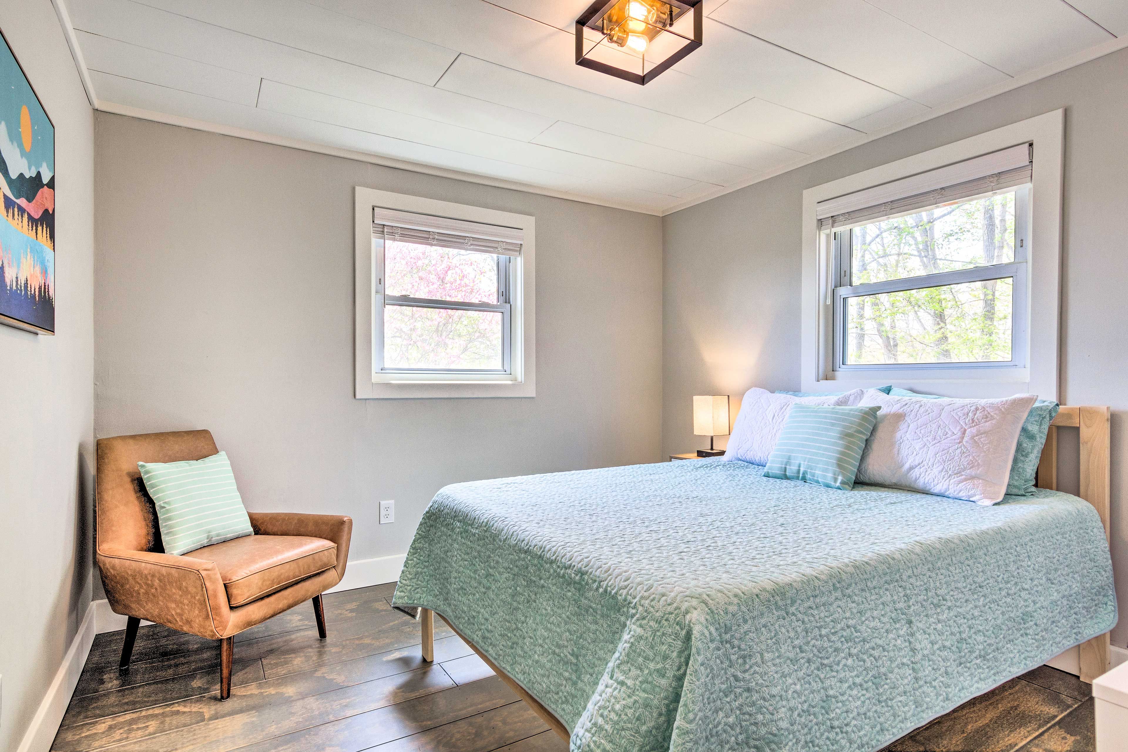 Bedroom 1 | Queen Bed