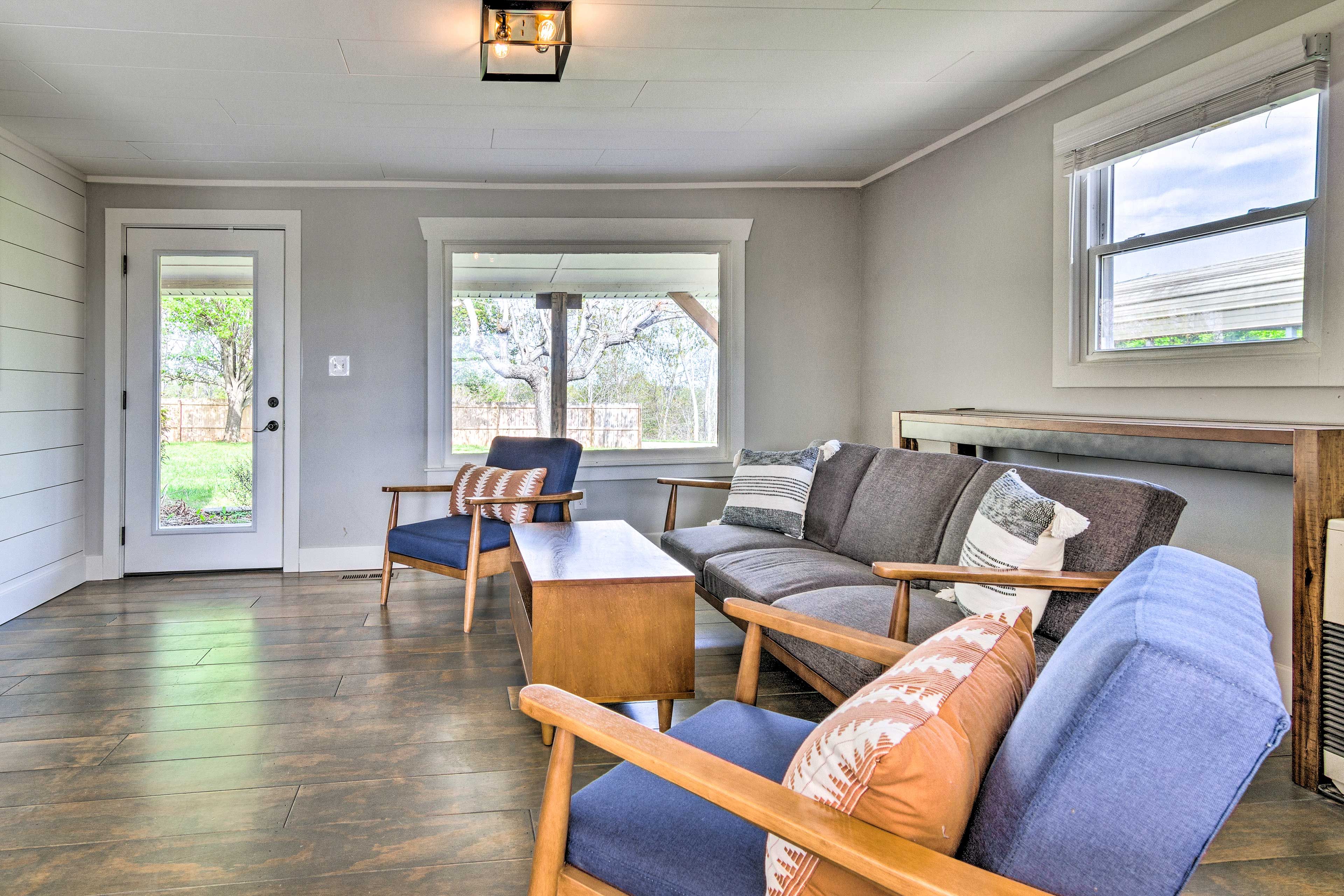 Living Room | Free WiFi | Smart TV