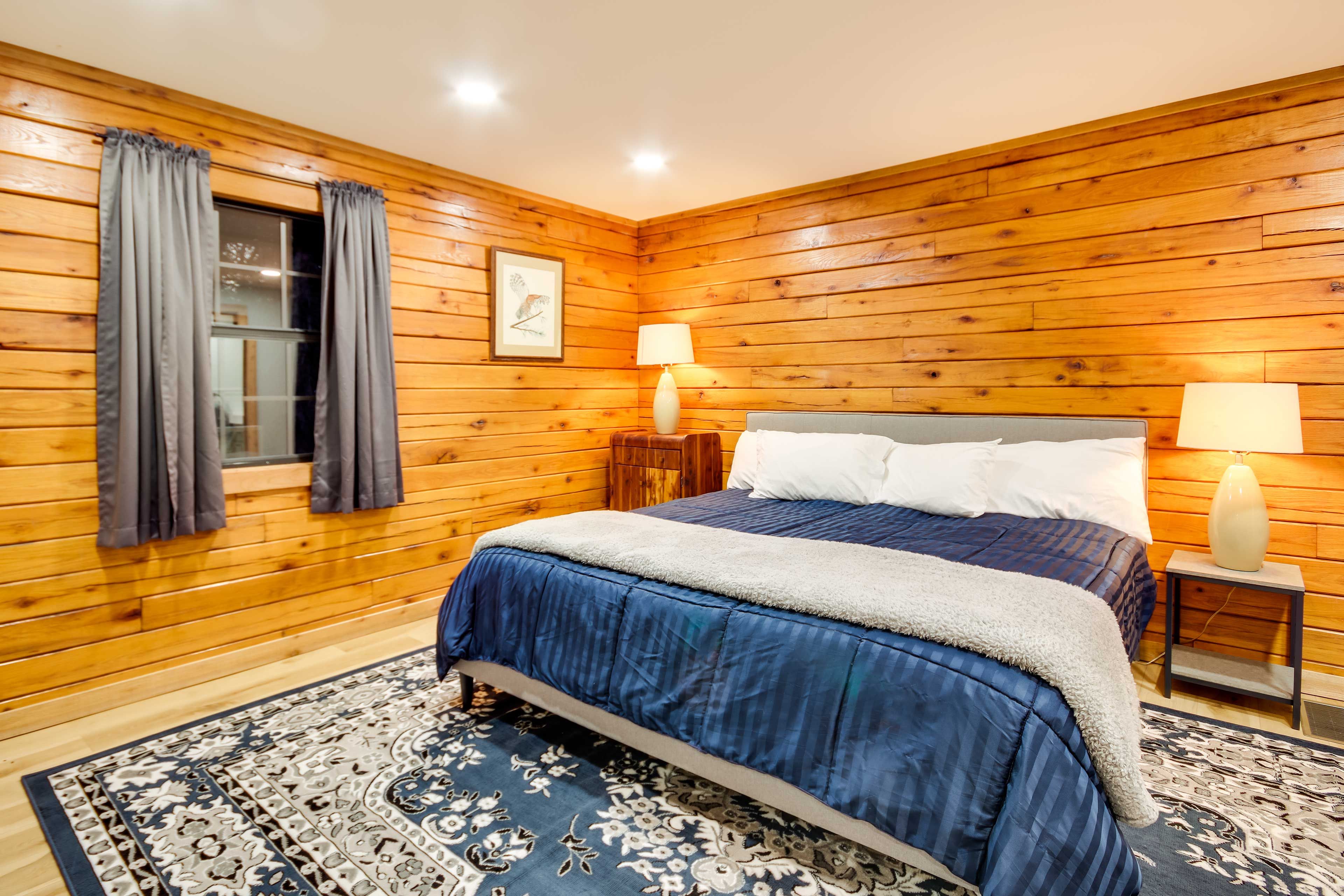 Bedroom 1 | King Bed | Linens Provided | Smart TV | Upper Floor