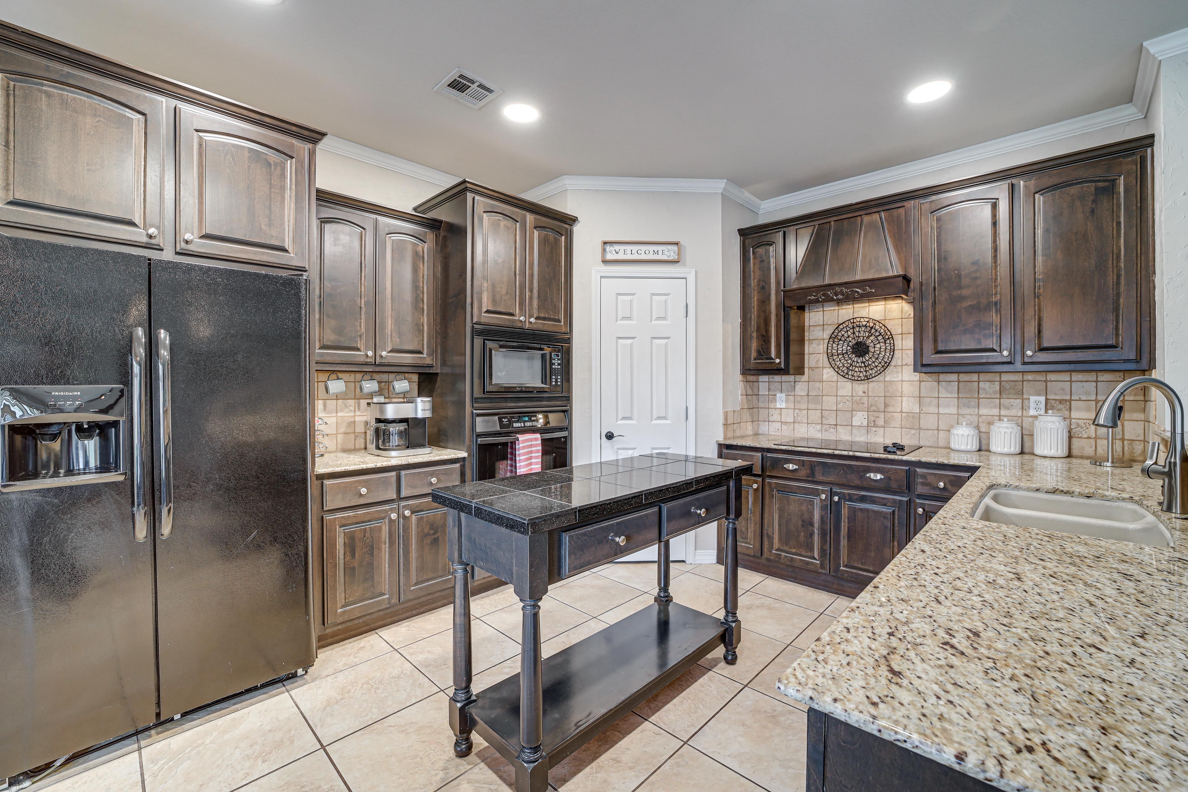 Kitchen | Cooking Basics | Drip & Single-Serve Coffee Maker | 1st Floor