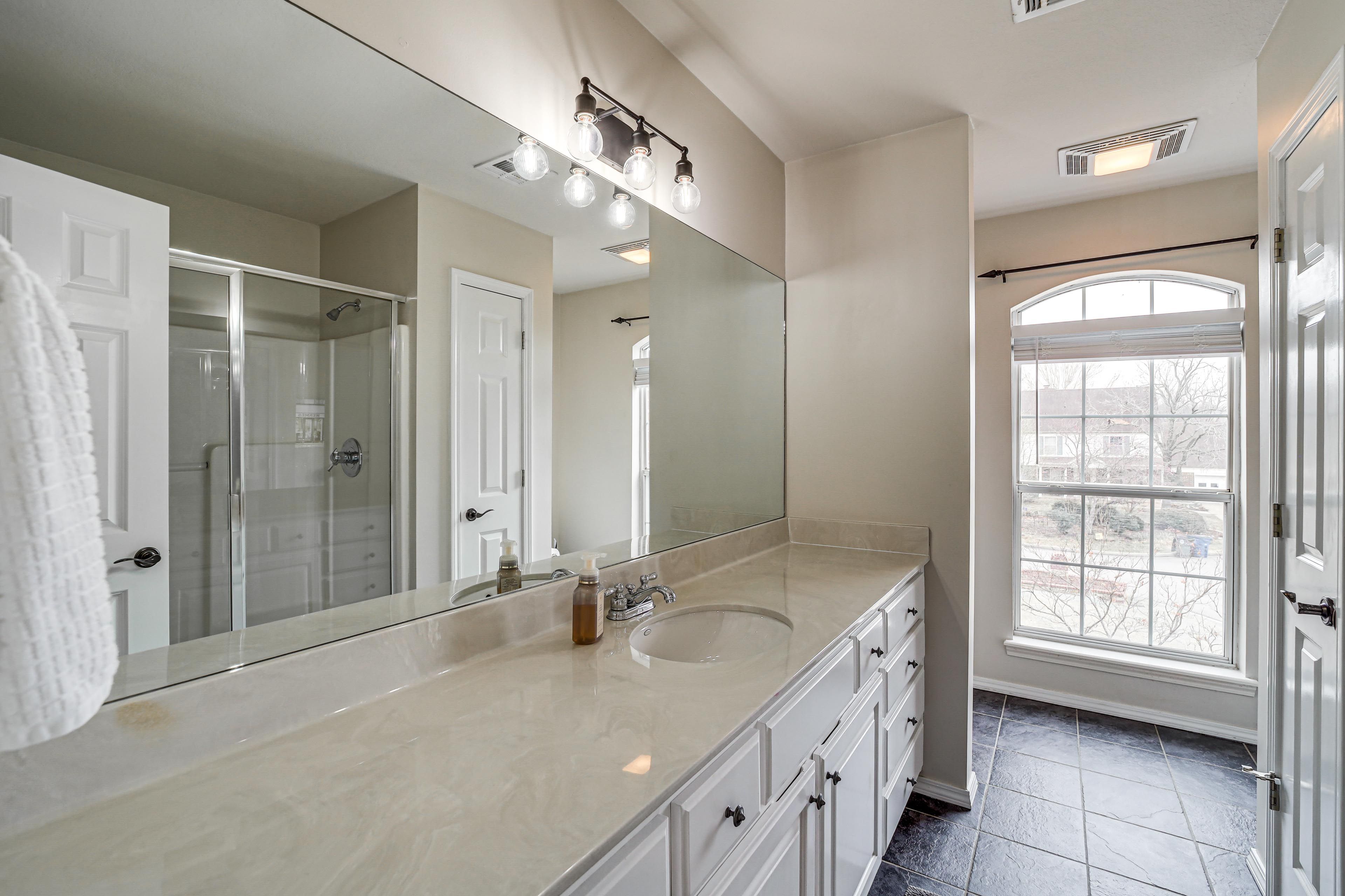 Full Bathroom | Complimentary Toiletries | 2nd Floor