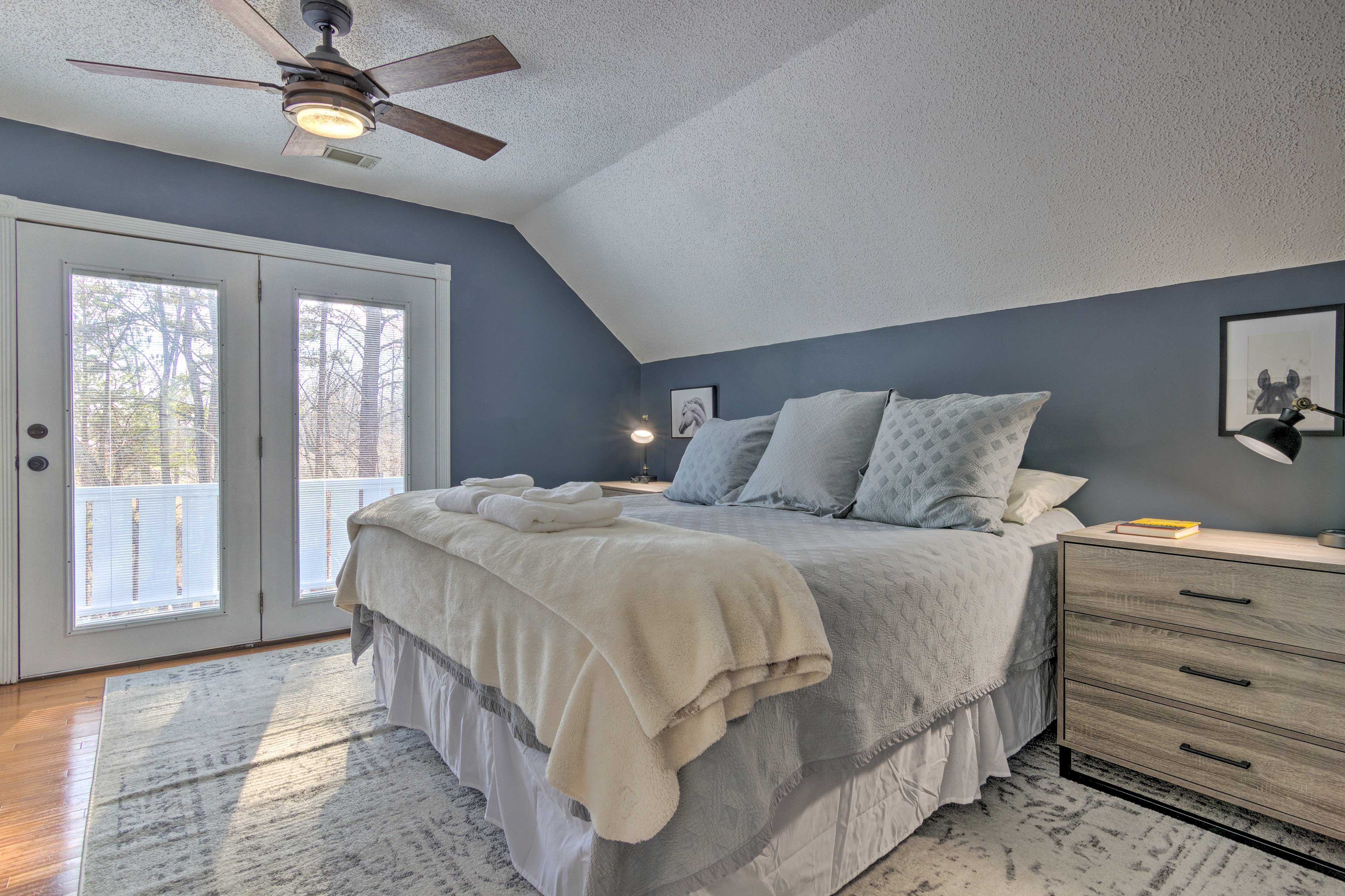 Bedroom 1 | King Bed