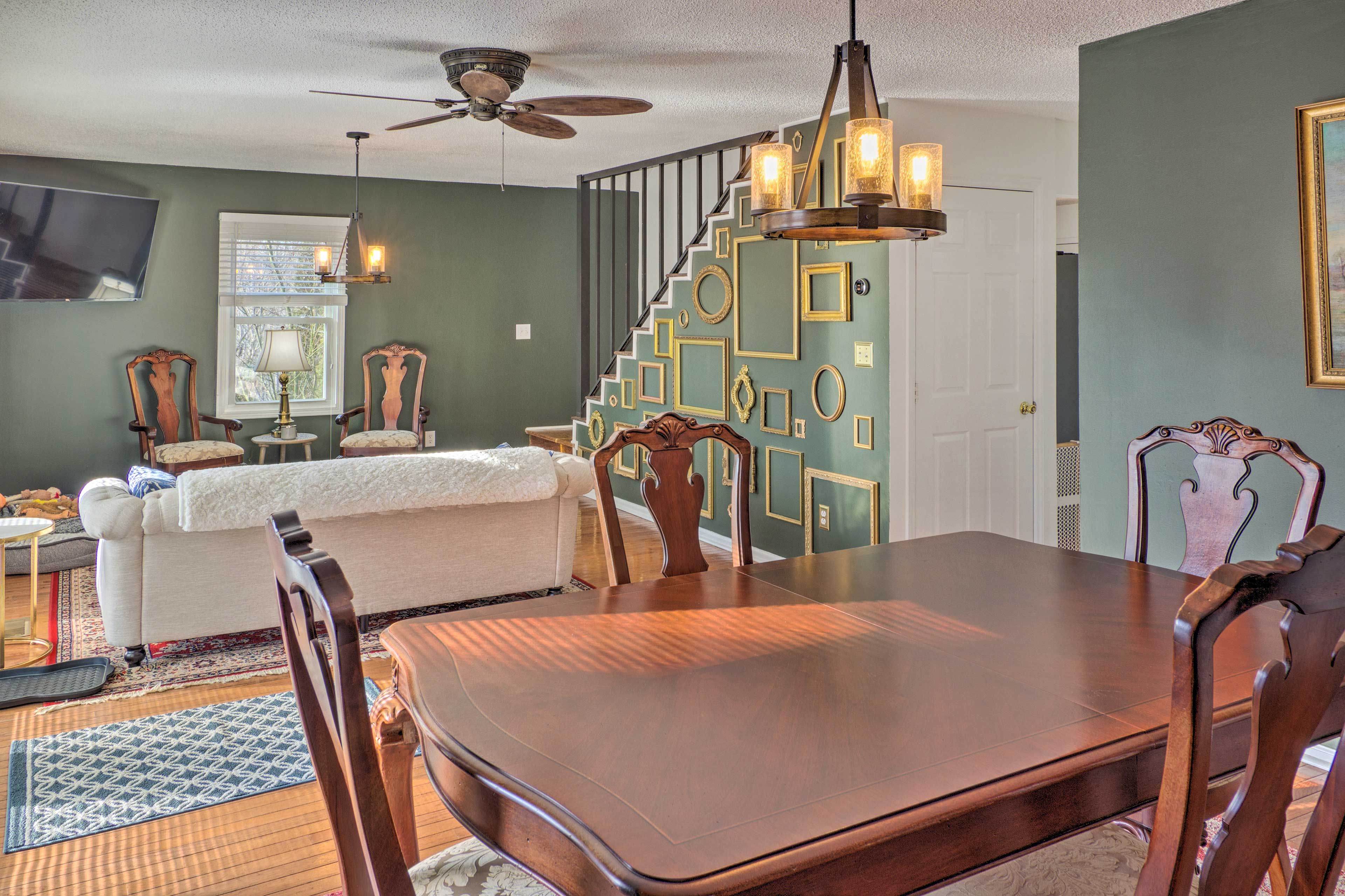 Dining Area | 1st Floor | Smart TV