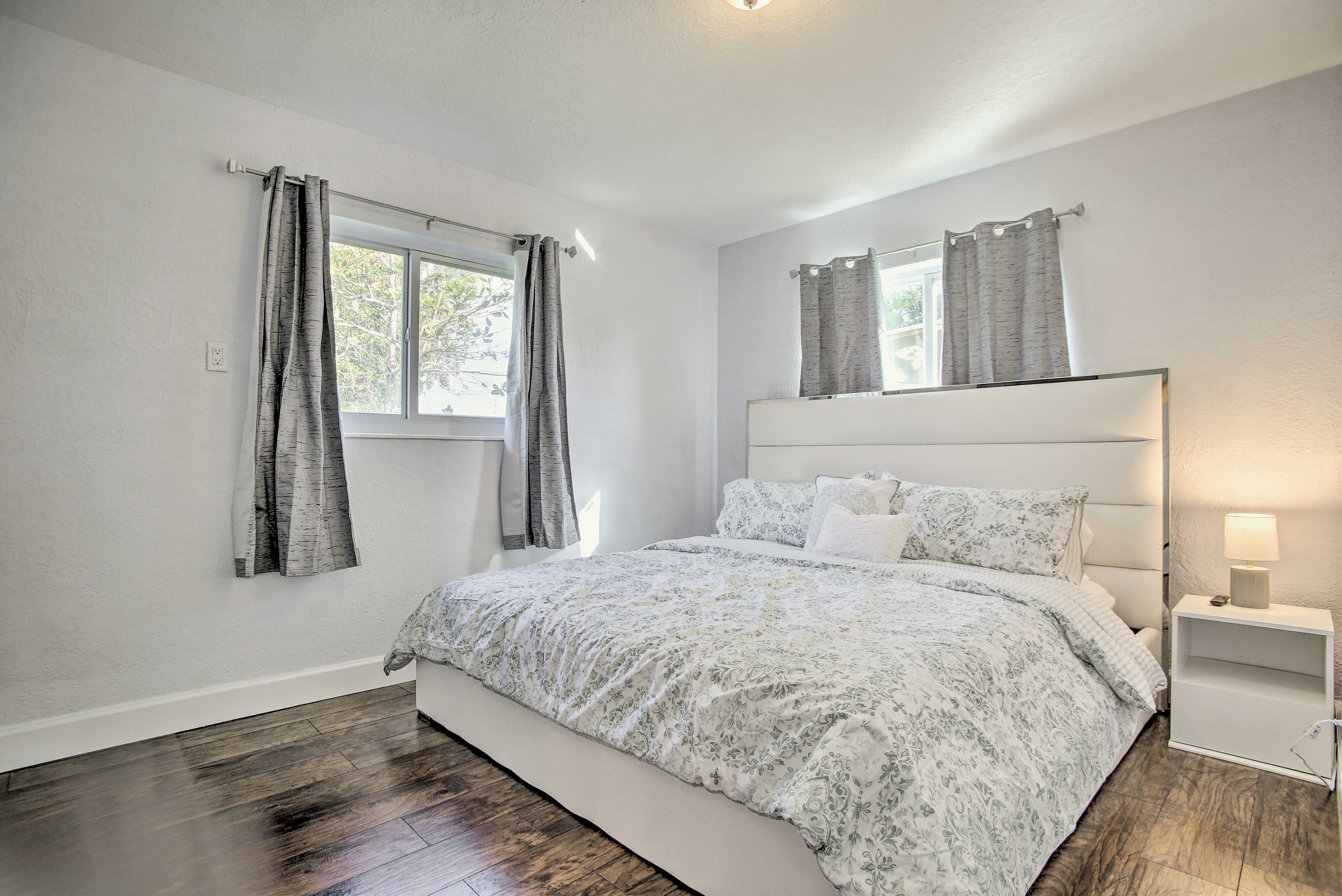 Bedroom 1 | King Bed