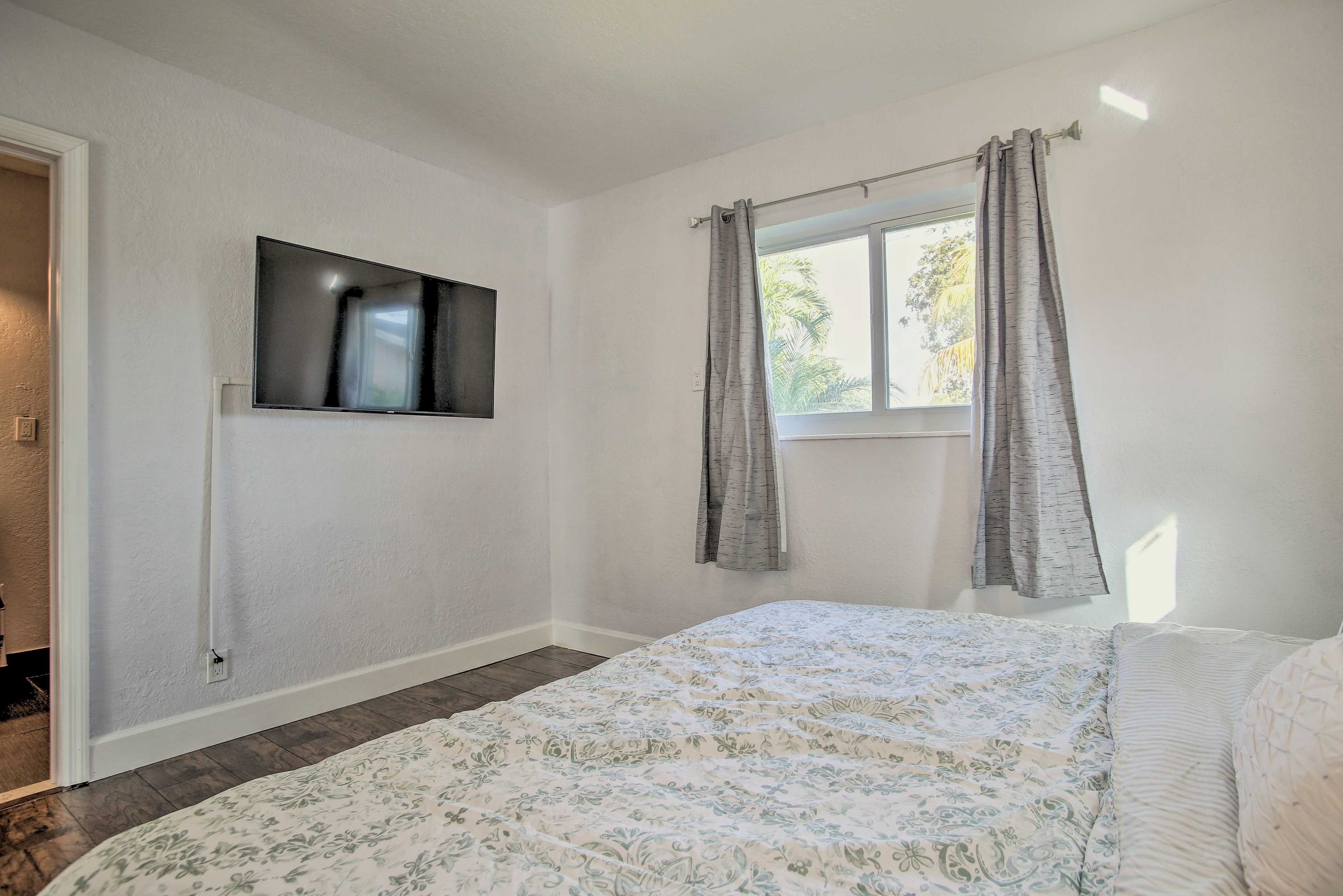 Bedroom 1 | Smart TV