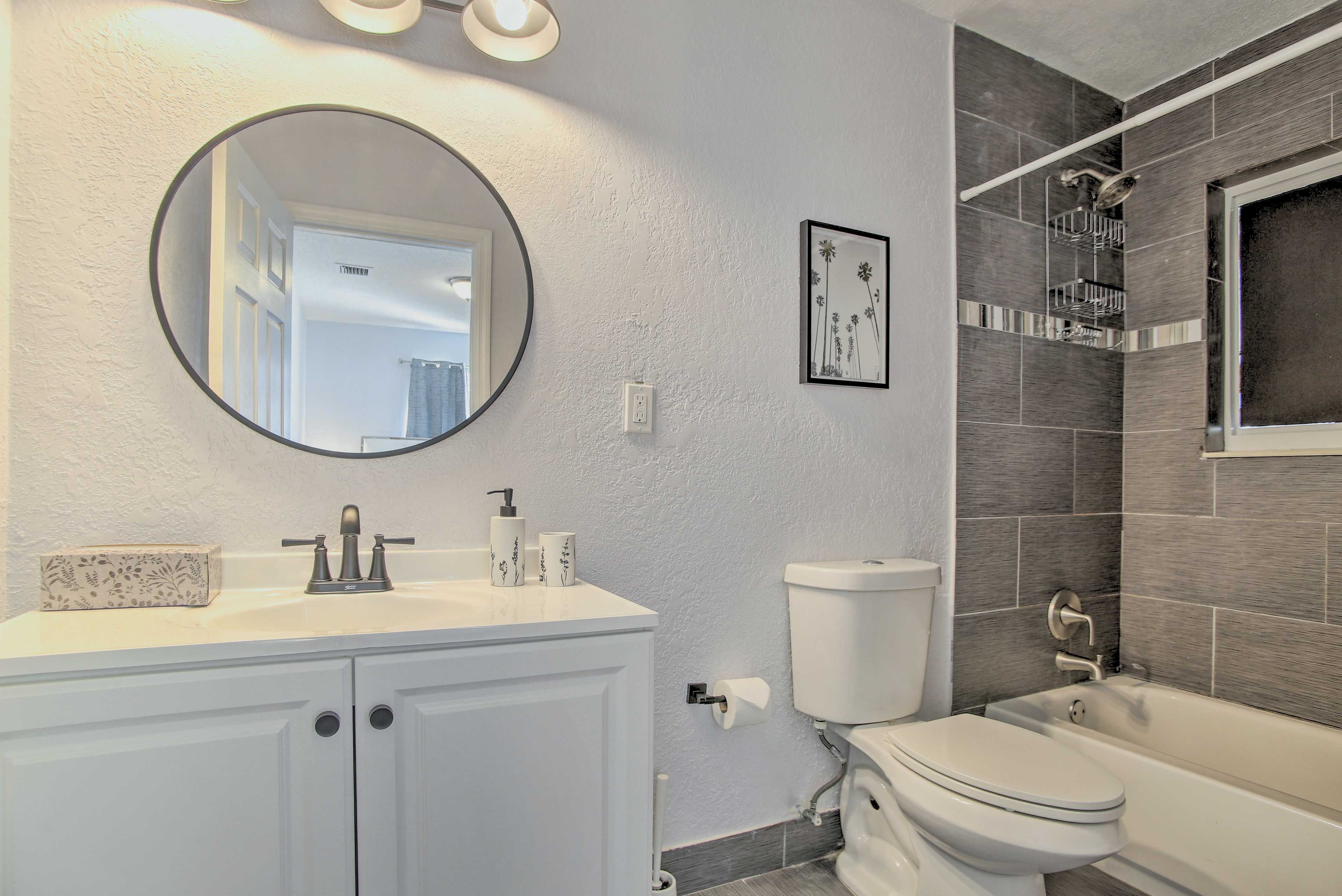 Full Bathroom | Complimentary Toiletries