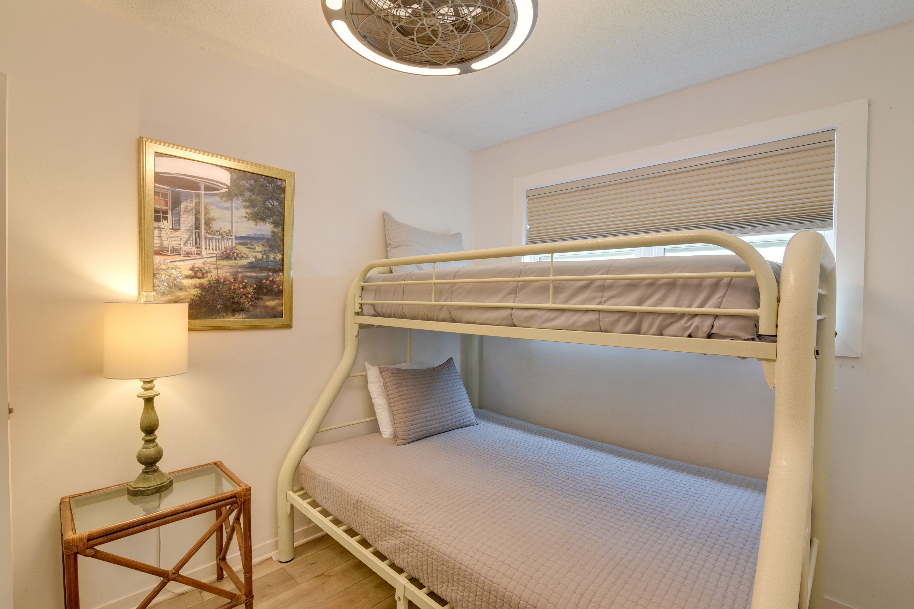 Bedroom 3 | Twin/Full Bunk Bed
