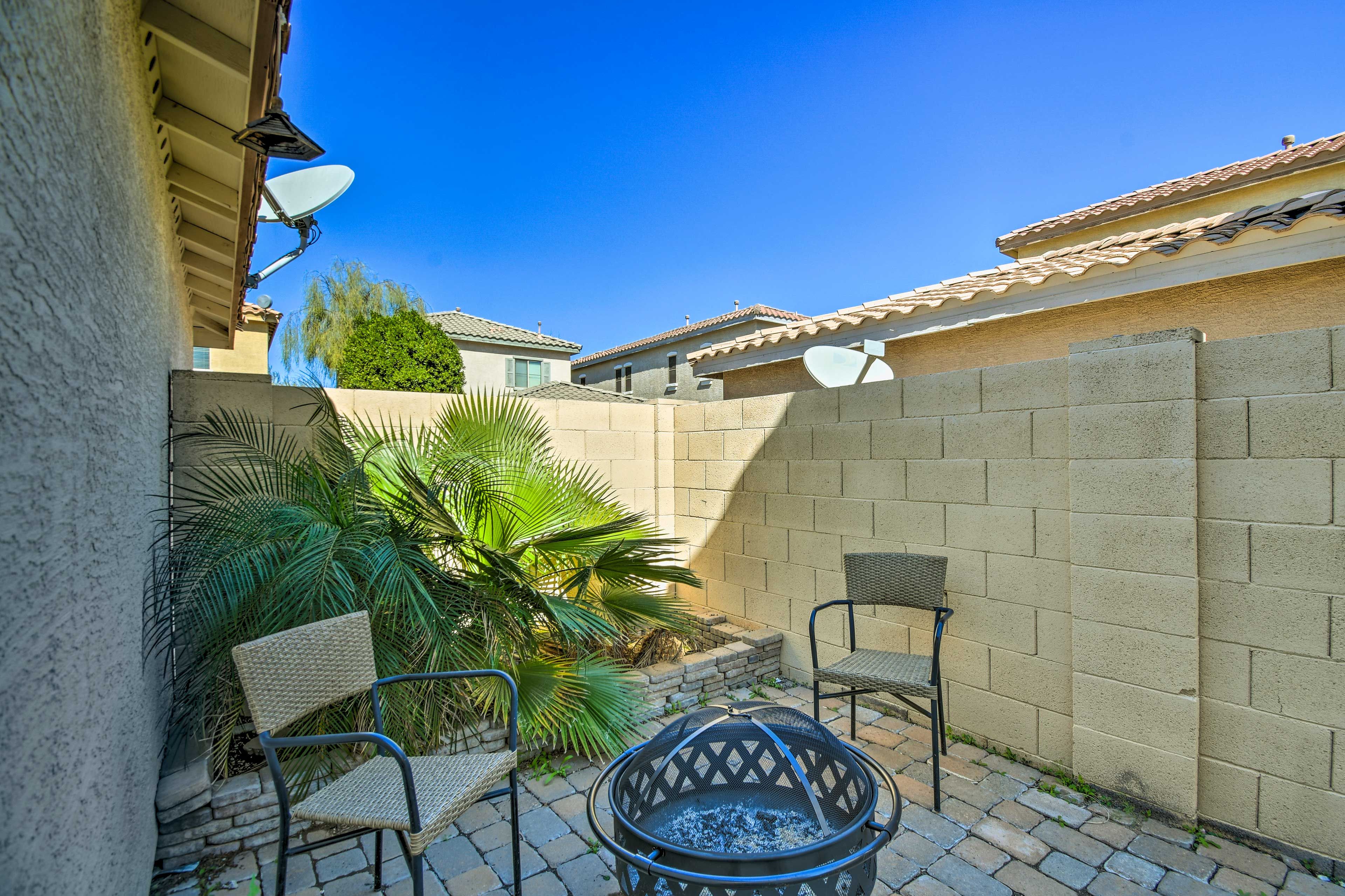 Enclosed Patio | Dining Set