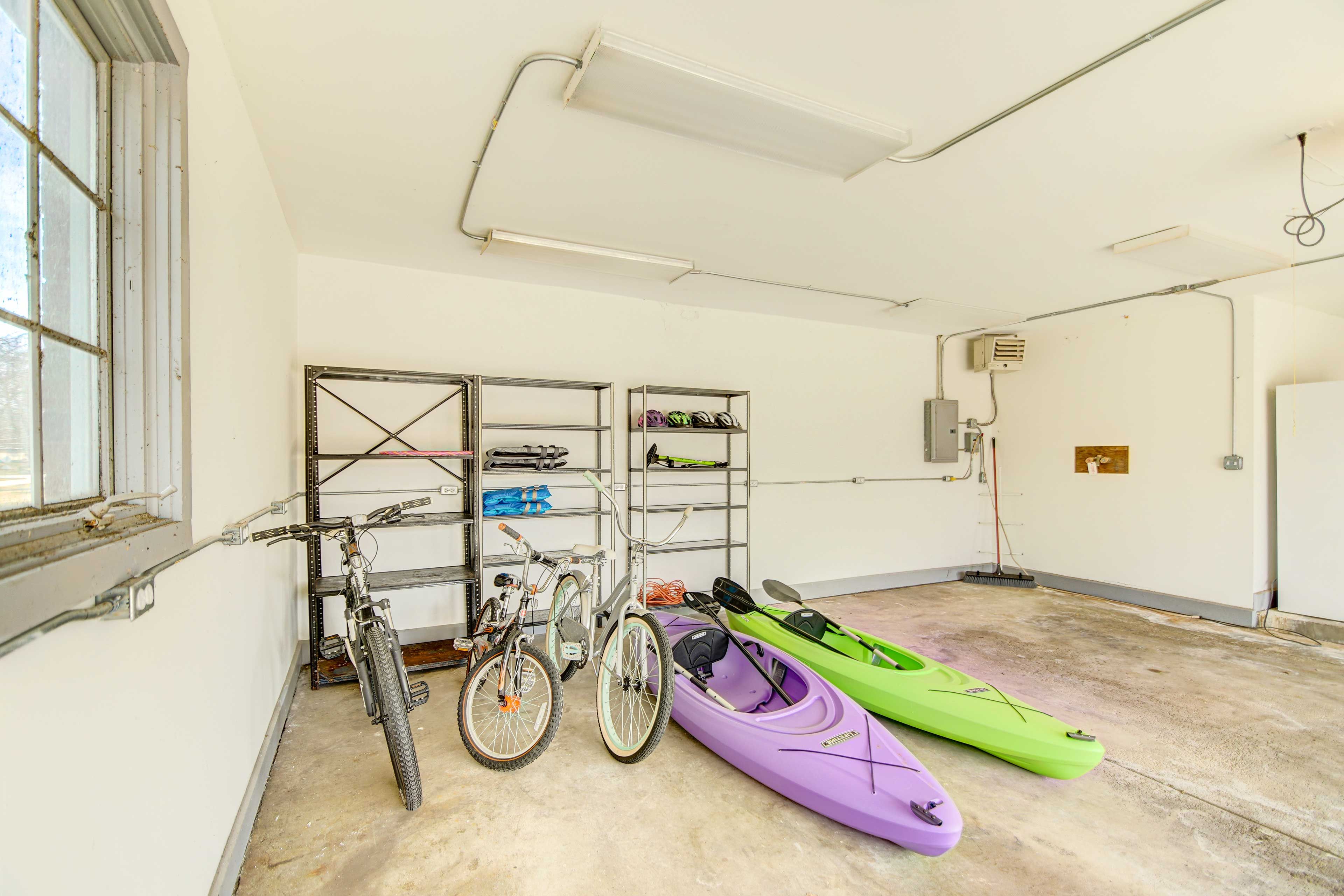 Garage | 2 Kayaks w/ Life Vests | 4 Bicycles w/ Helmets