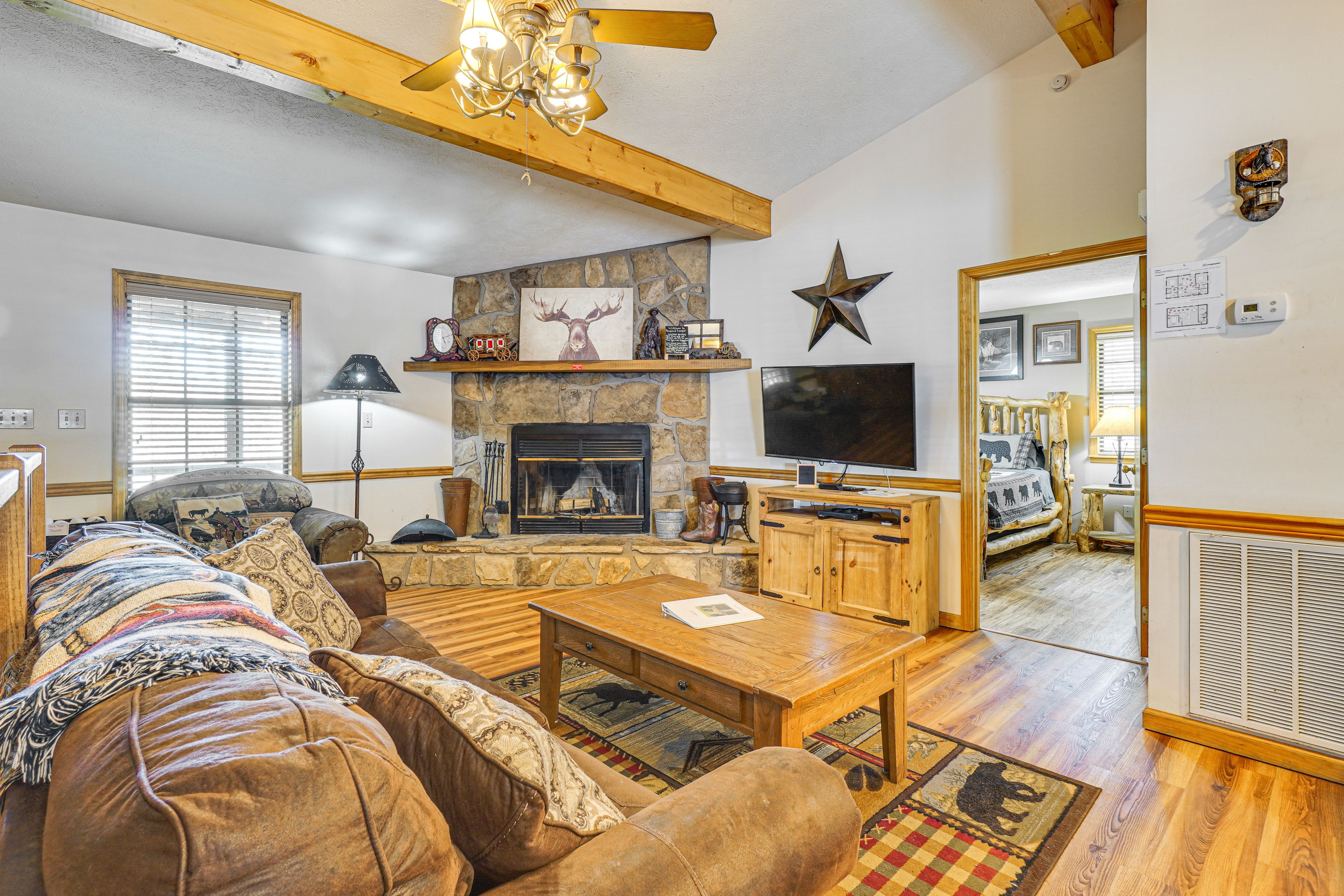 Living Area | Main Level | Smart TV | Sleeper Sofa | Central A/C & Heating