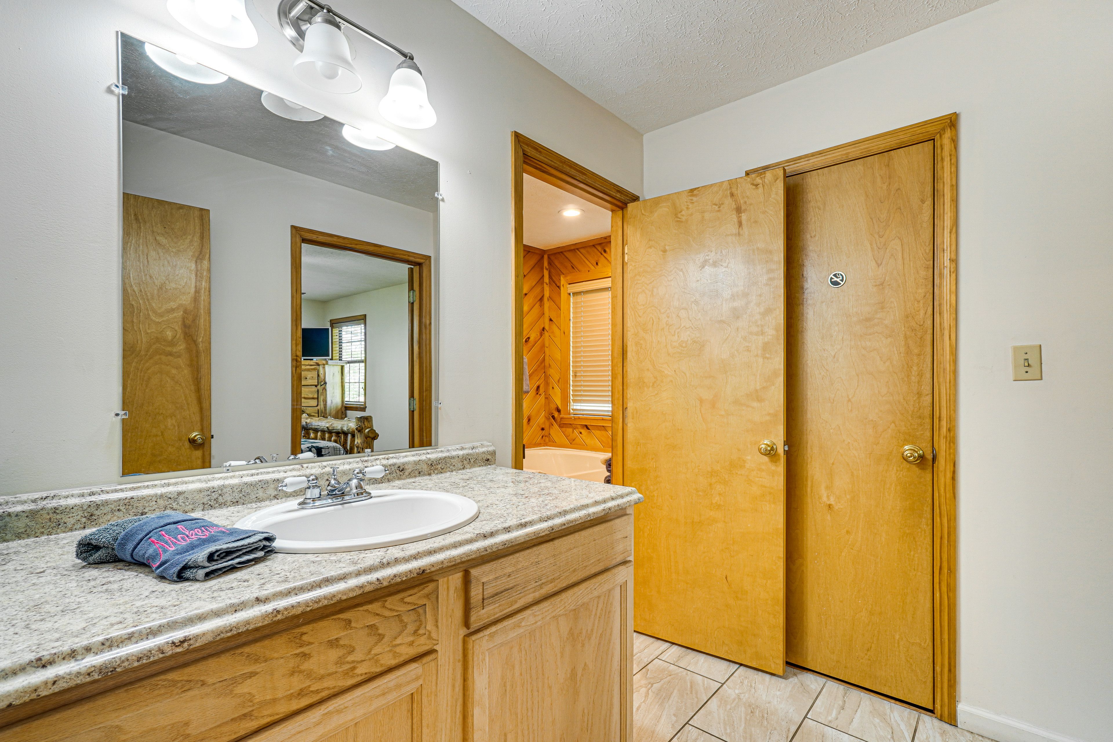 Full Bathroom | Complimentary Toiletries
