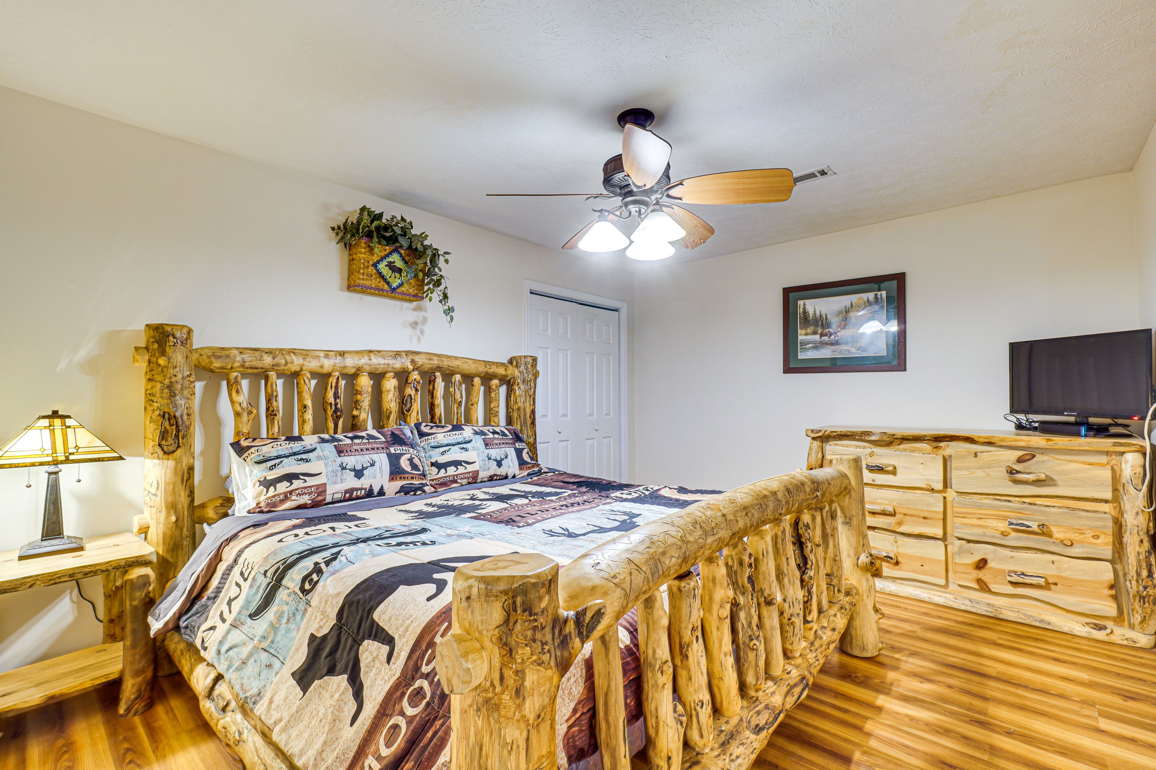 Bedroom 3 | King Bed | Lower Level | Smart TV w/ Cable