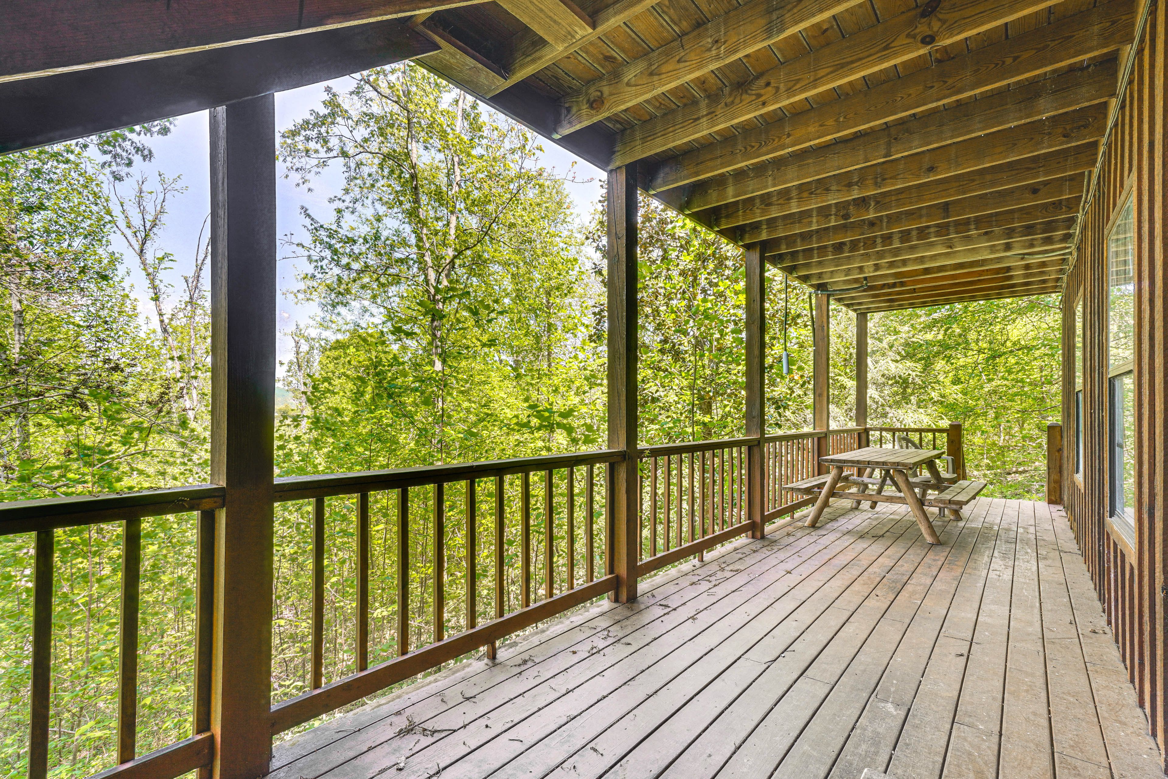 Lower Deck | Outdoor Dining Area | Charcoal Grill