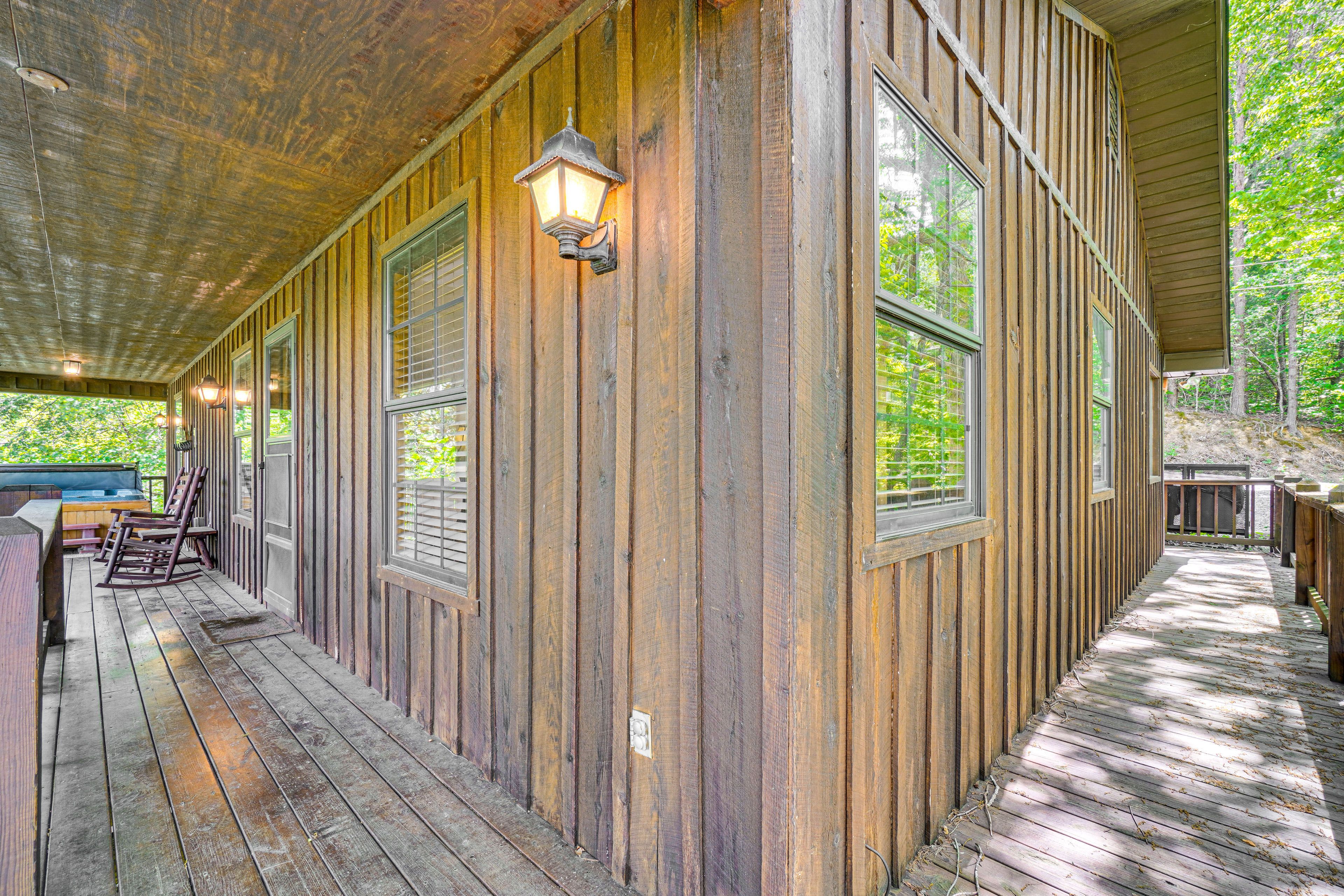 Upper Deck | Private Hot Tub