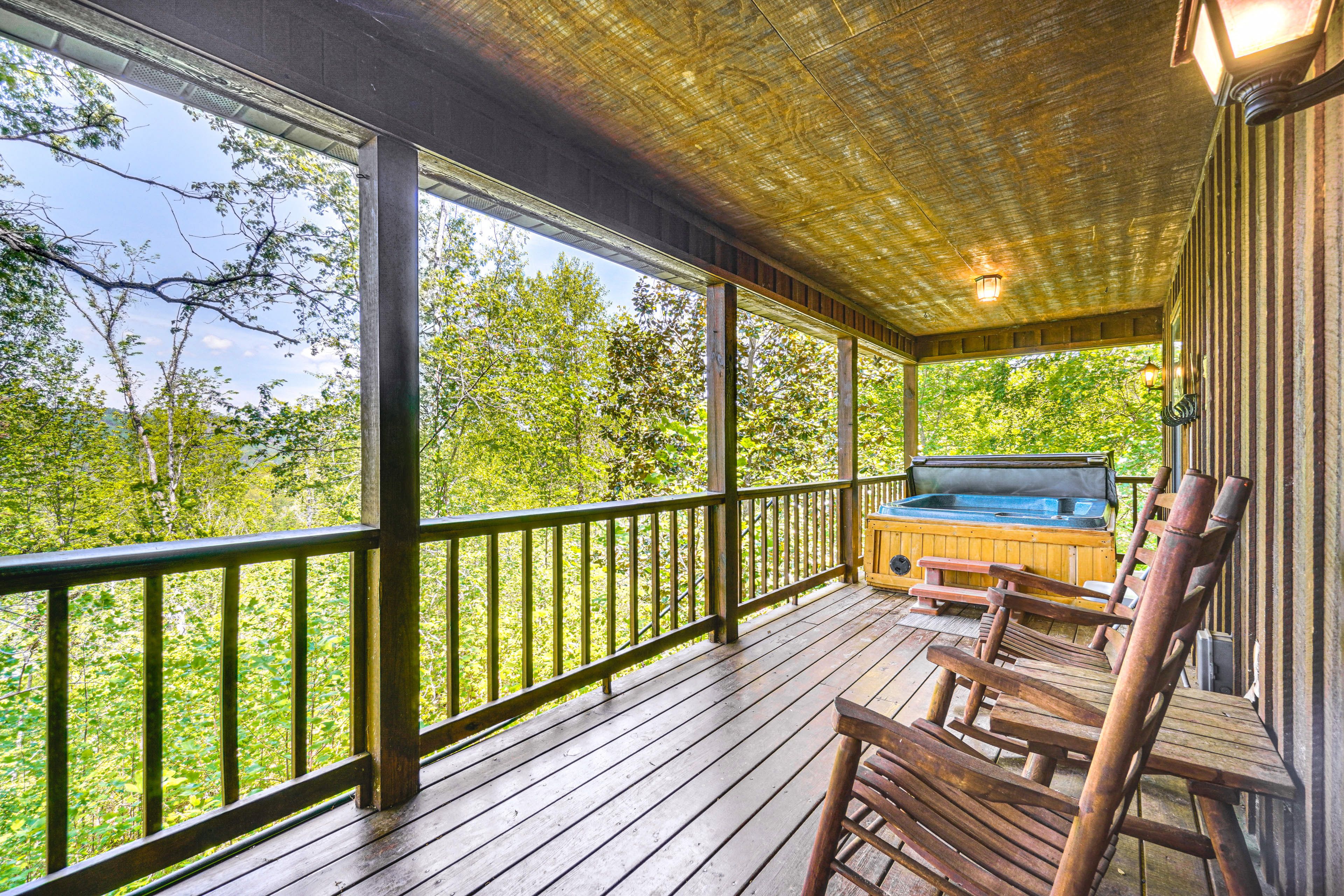 Sevierville Vacation Rental | 3BR | 3BA | 2,436 Sq Ft | 1 Small Step to Enter