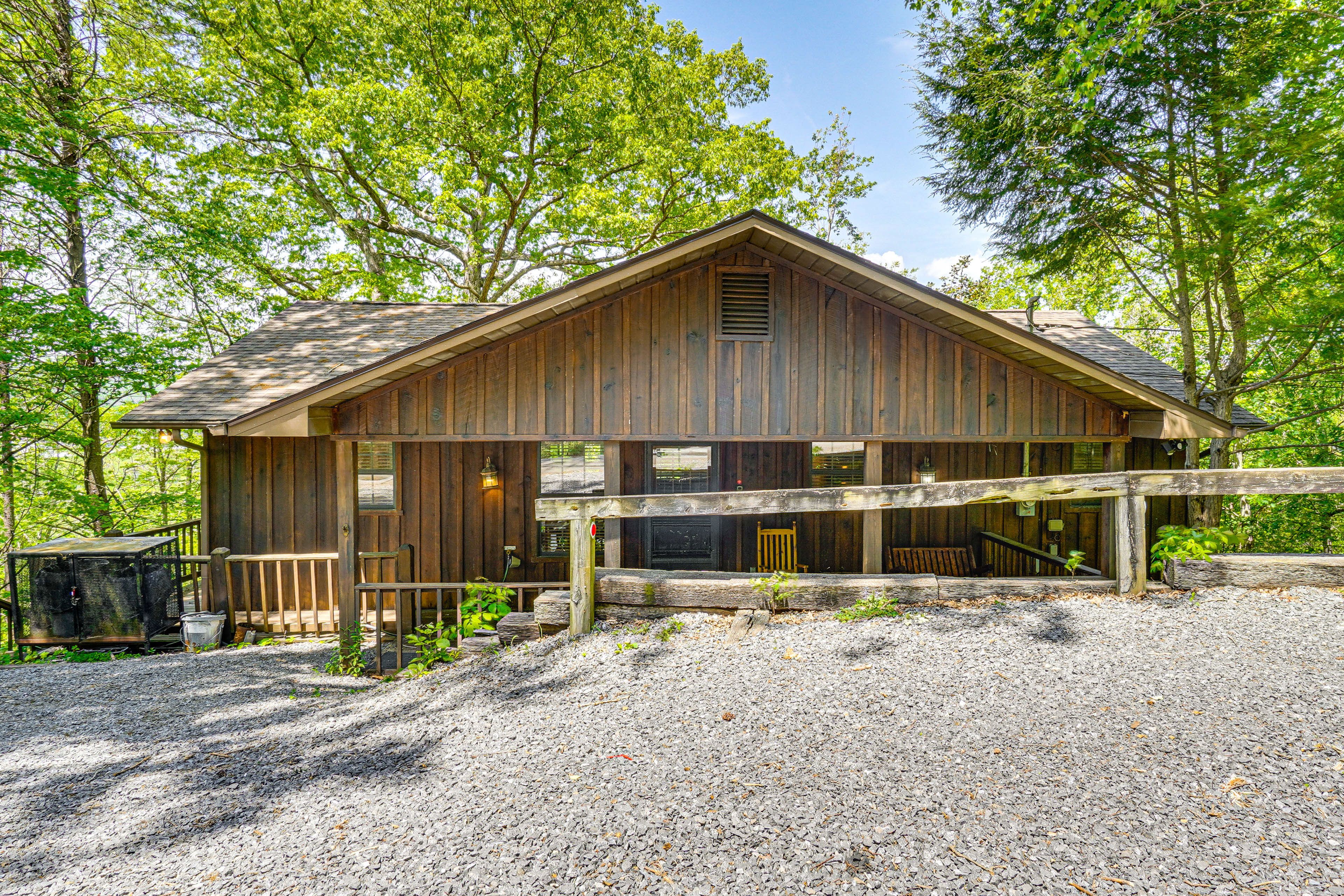 Cabin Exterior | 2 Wraparound Decks