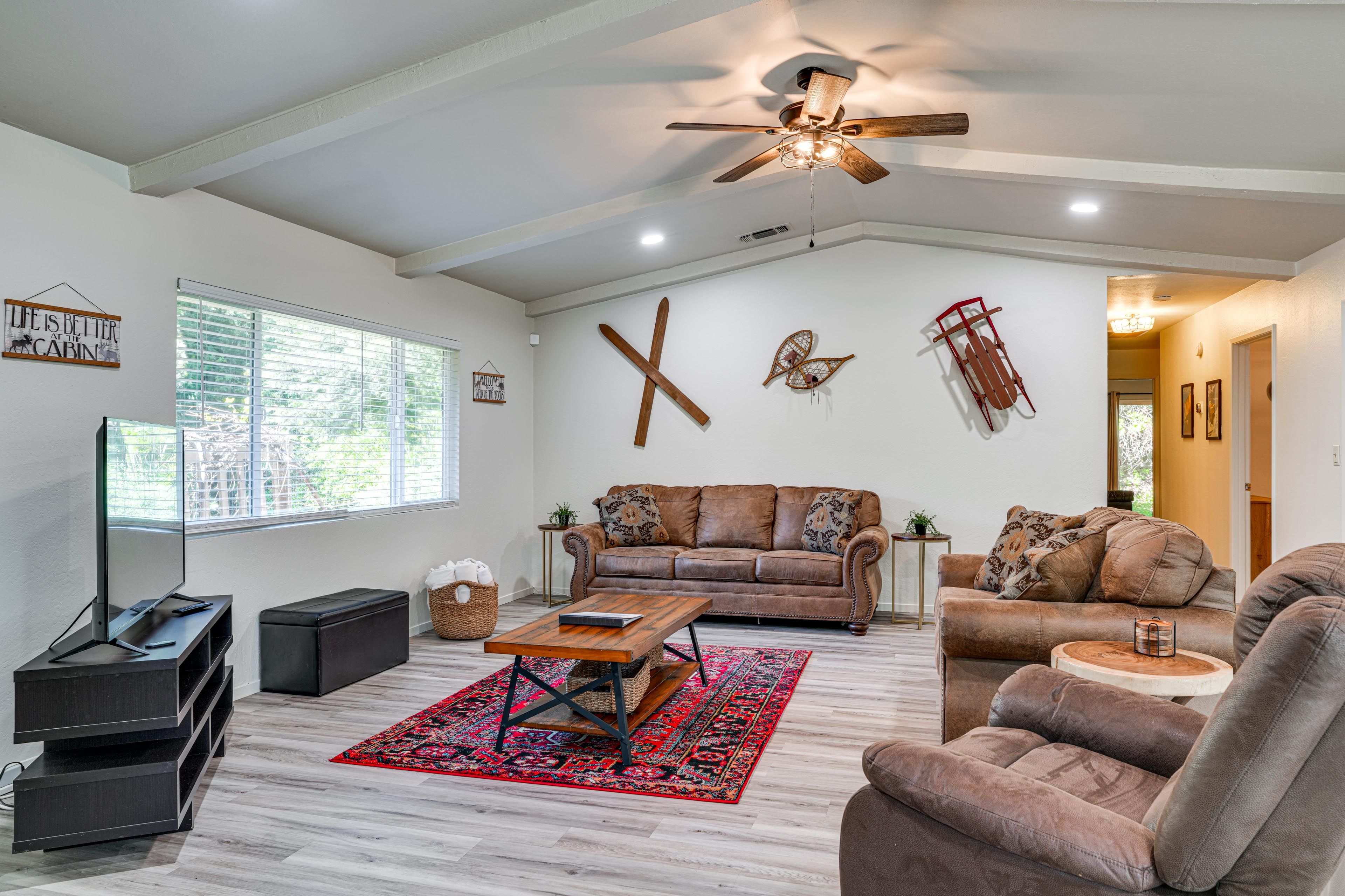 Living Room | Smart TV | Free WiFi