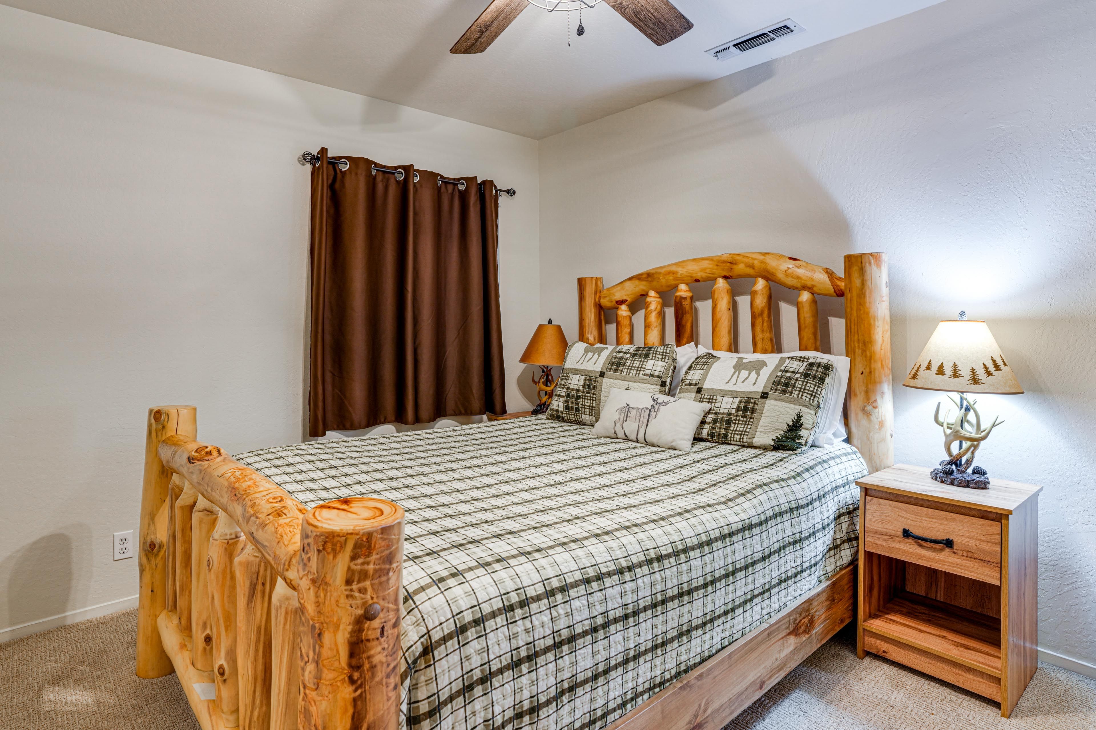 Bedroom 2 | Queen Bed