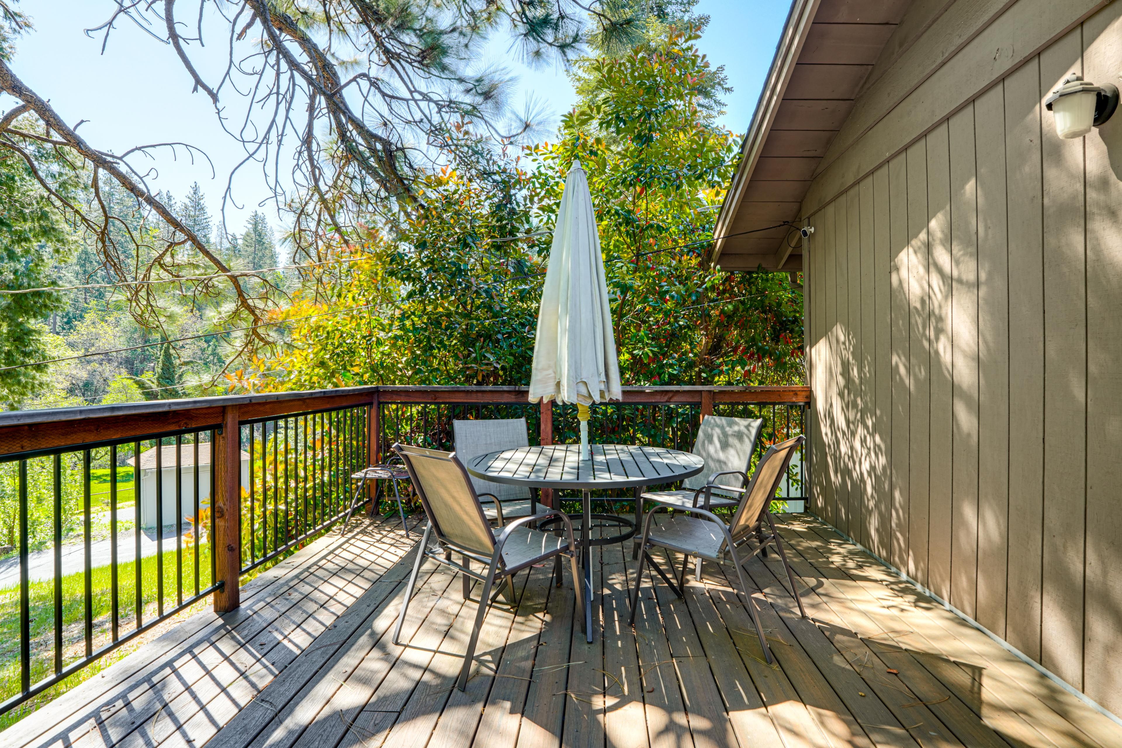 Furnished Deck | Outdoor Dining