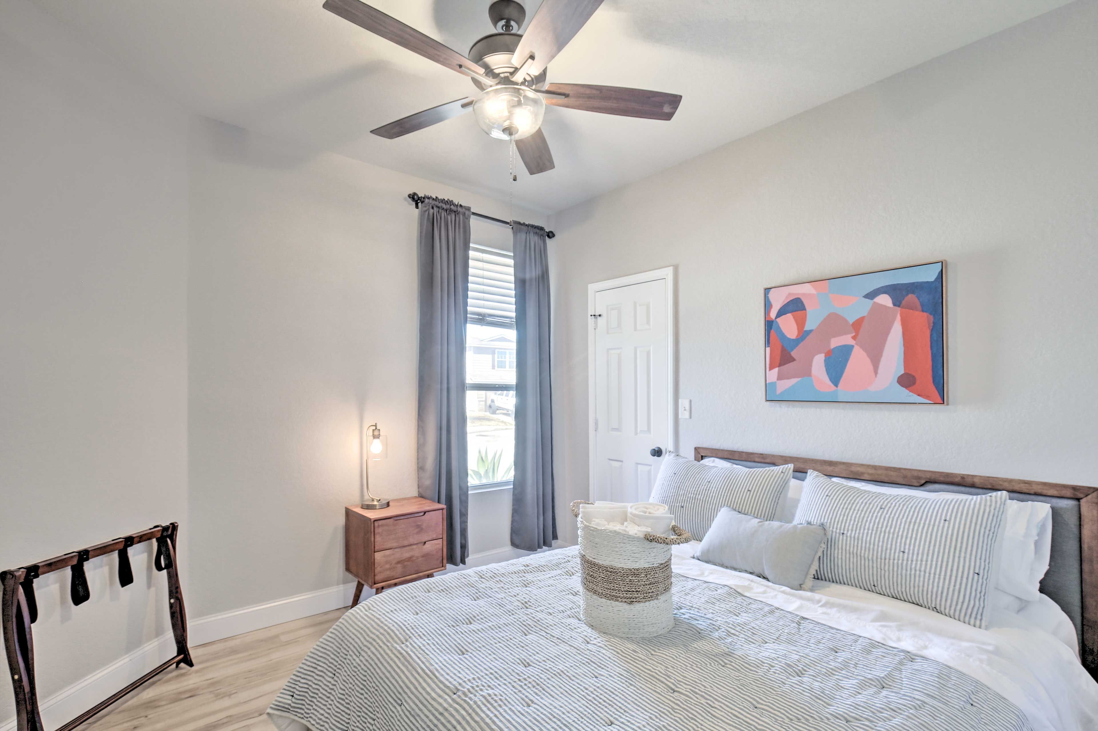 Bedroom 2 | Queen Bed