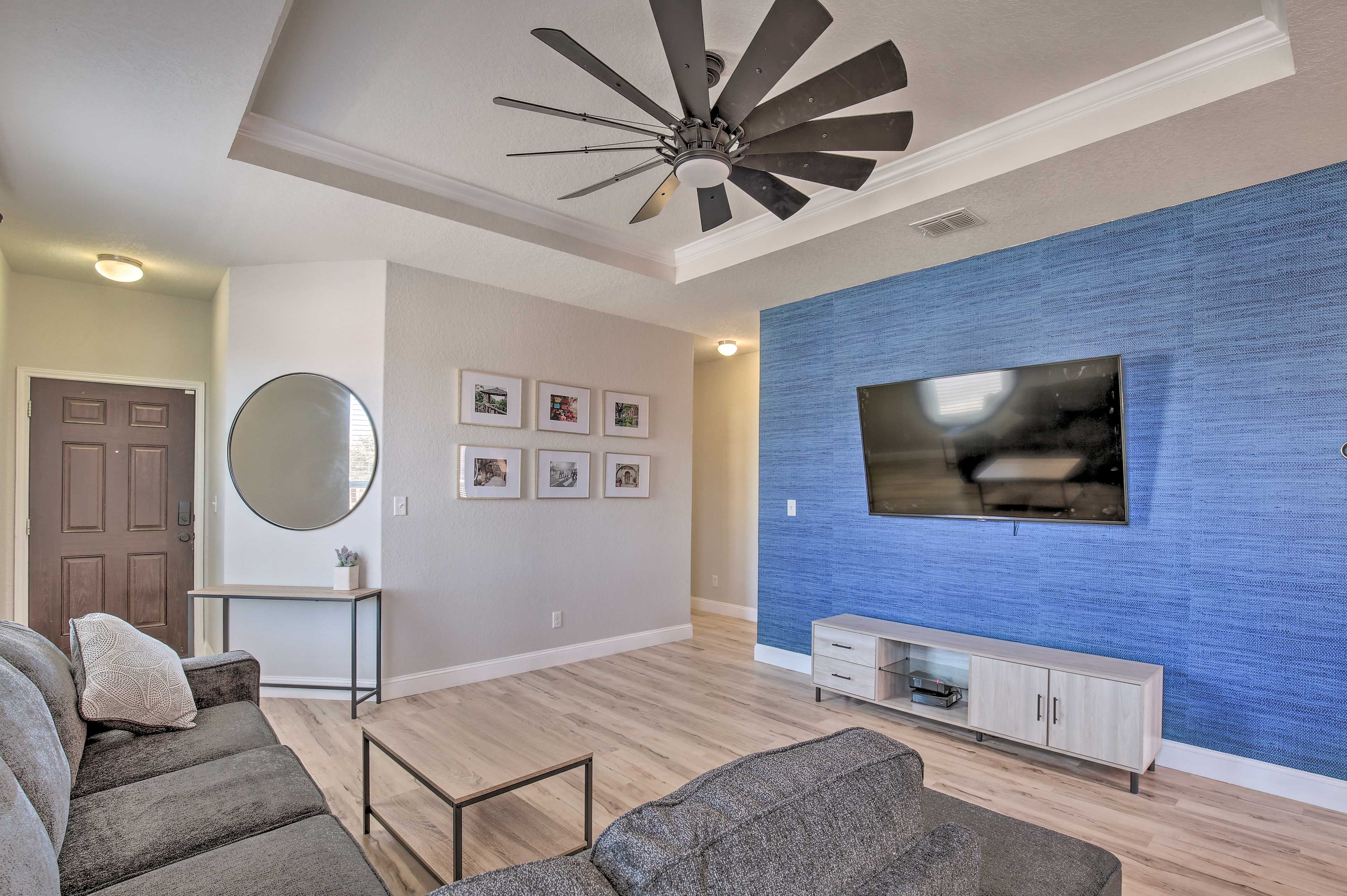 Living Room | Free WiFi | Smart TV