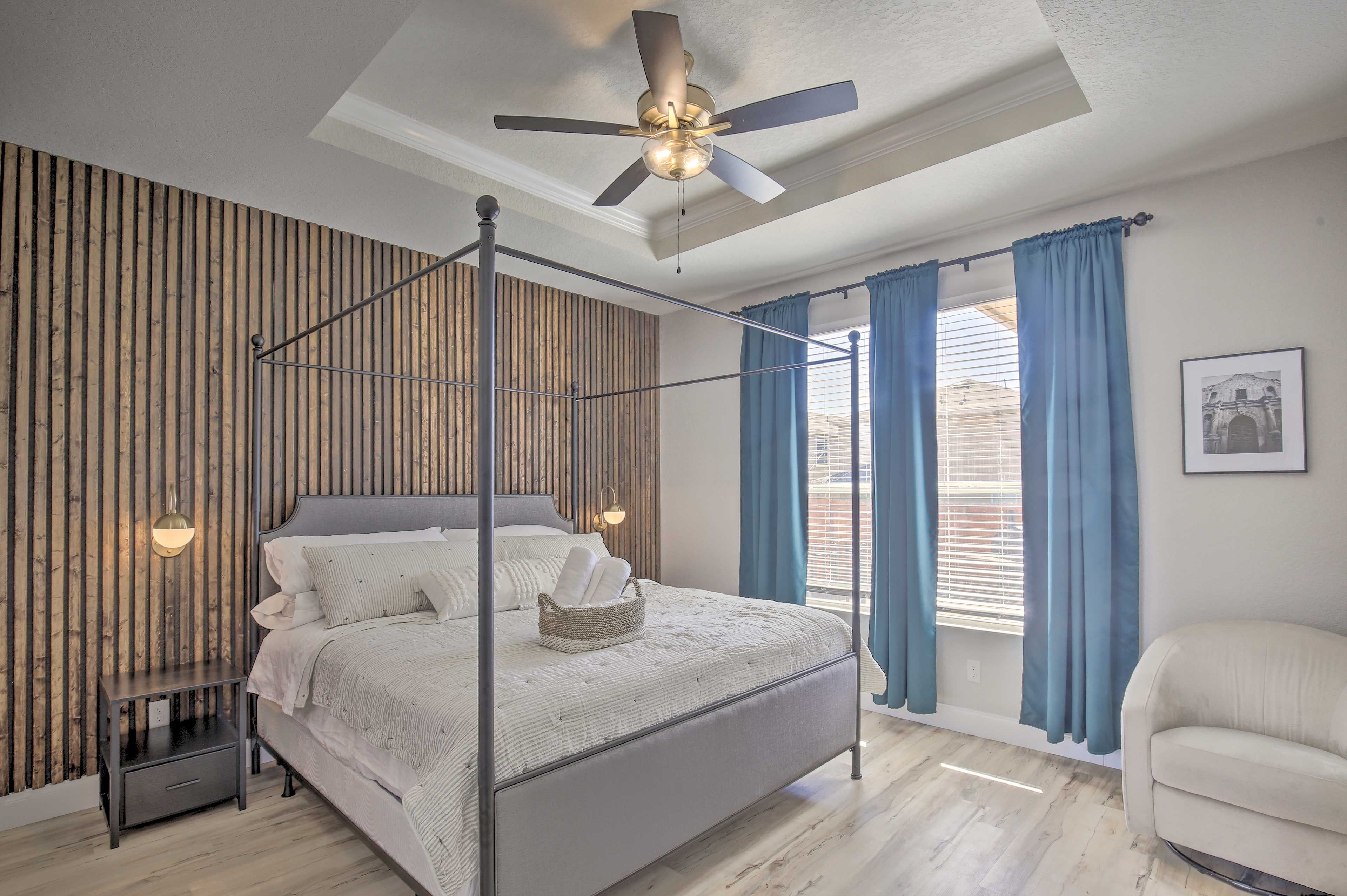 Bedroom 1 | King Bed